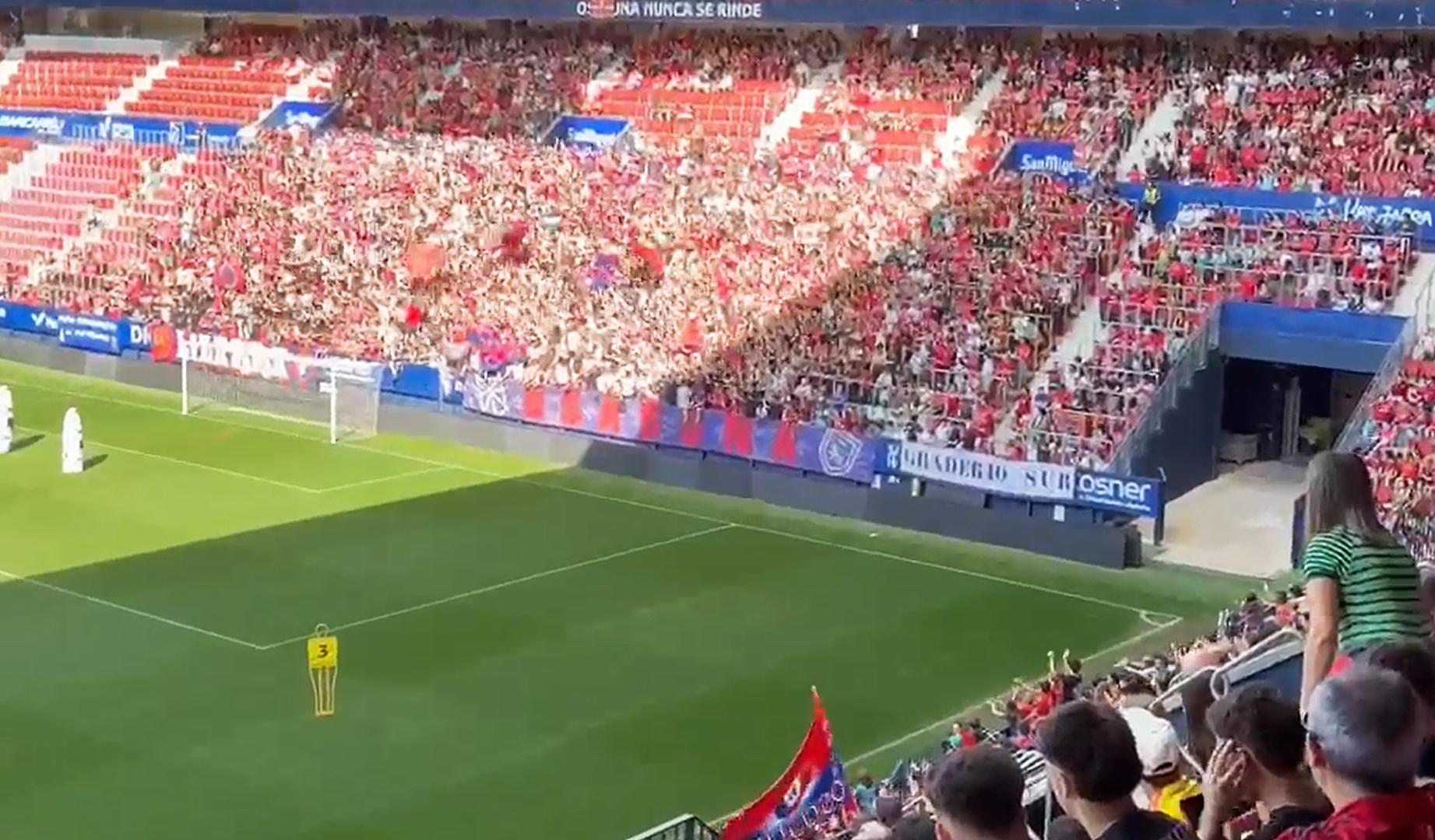 Las gradas comienzan a poblarse en El Sadar para animar a los suyos de cara a la final contra el Getafe.
