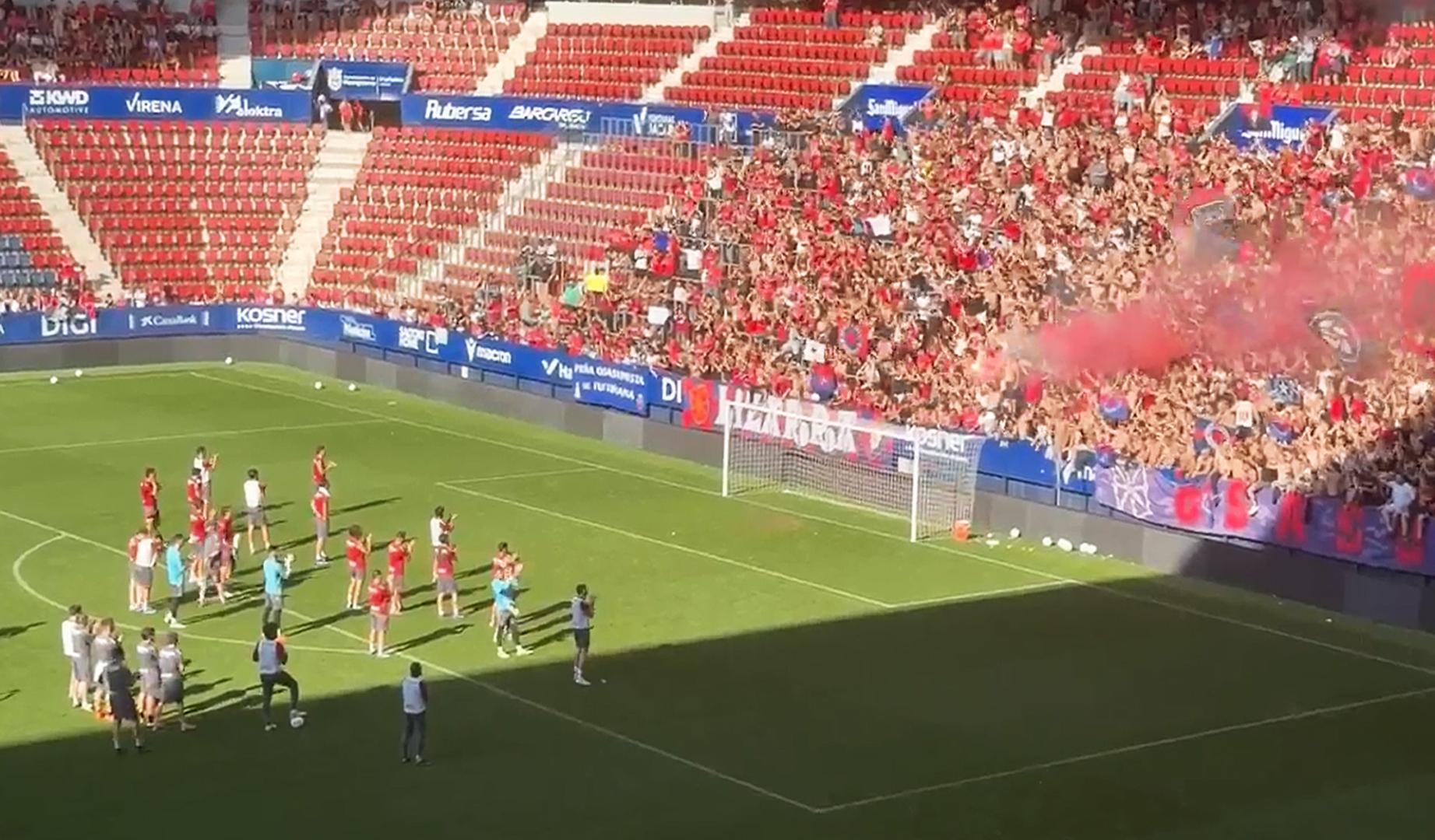 Las gradas de El Sadar presentaron una imagen inusual este viernes, 22 de mayo, con motivo de la última sesión del equipo antes de la final de Getafe.