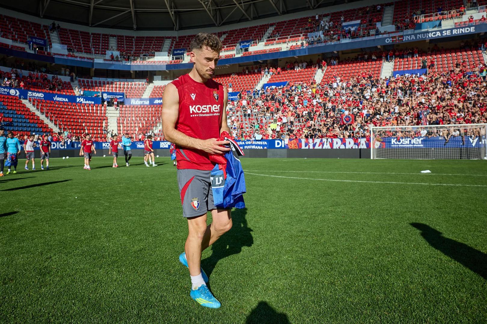 Kike Barja tras finalizar el entrenamiento con público en El Sadar