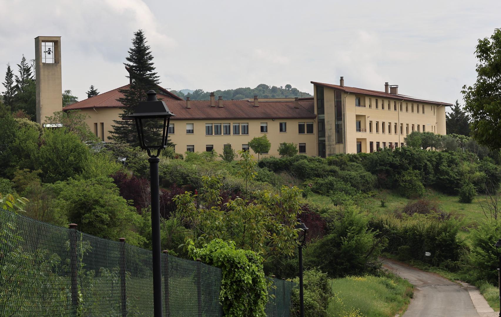 Vista del antiguo monasterio de Oteiza, en la cendea de Berrioplano, trasformado en enero en comunidad terapéutica de Proyecto Hombre Navarra