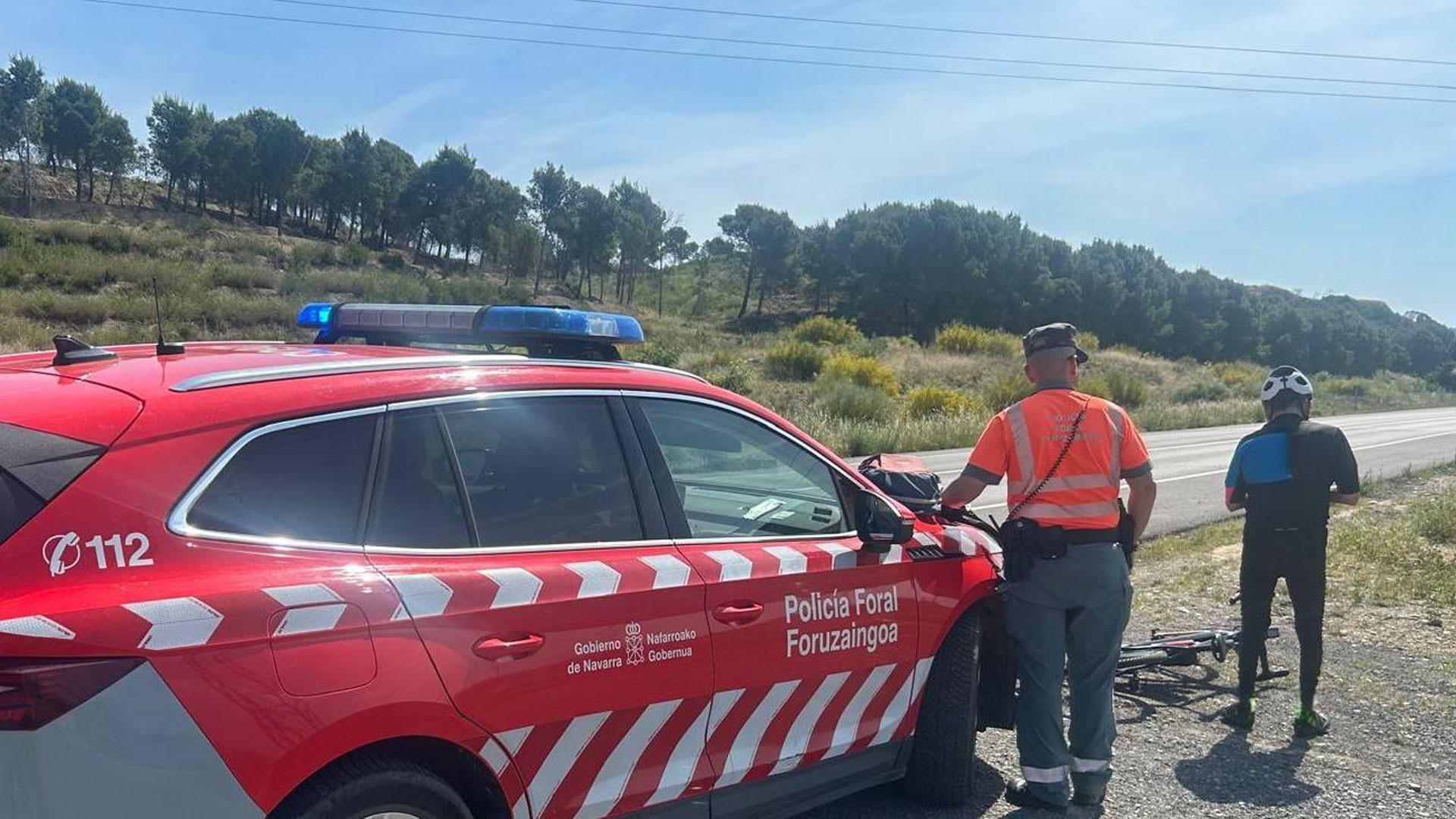 La Policía Foral ha denunciado a un ciclista en el cruce de Los Abetos por dar positivo en cannabis y alcohol
