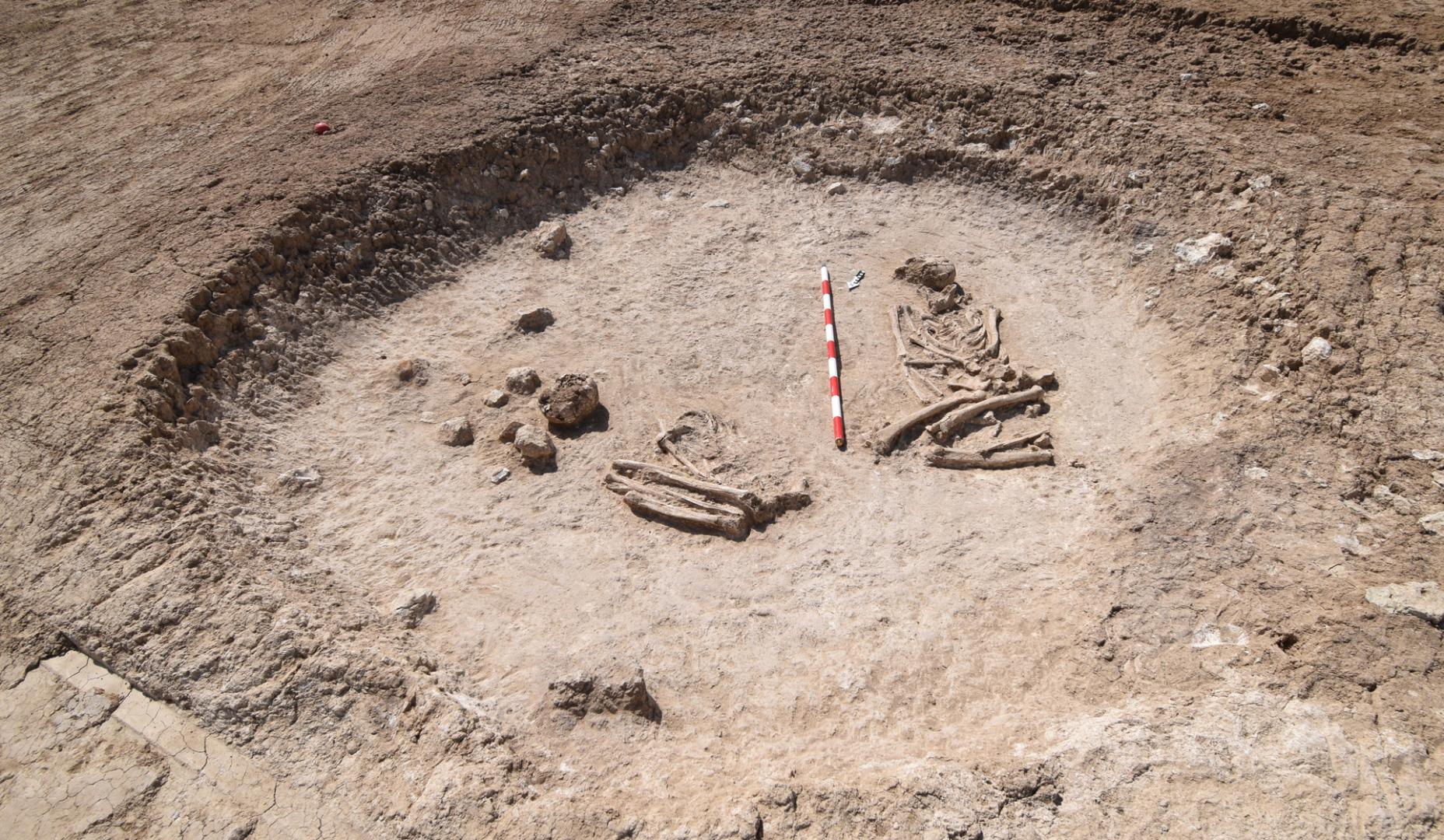 Tumba doble en proceso de excavación
