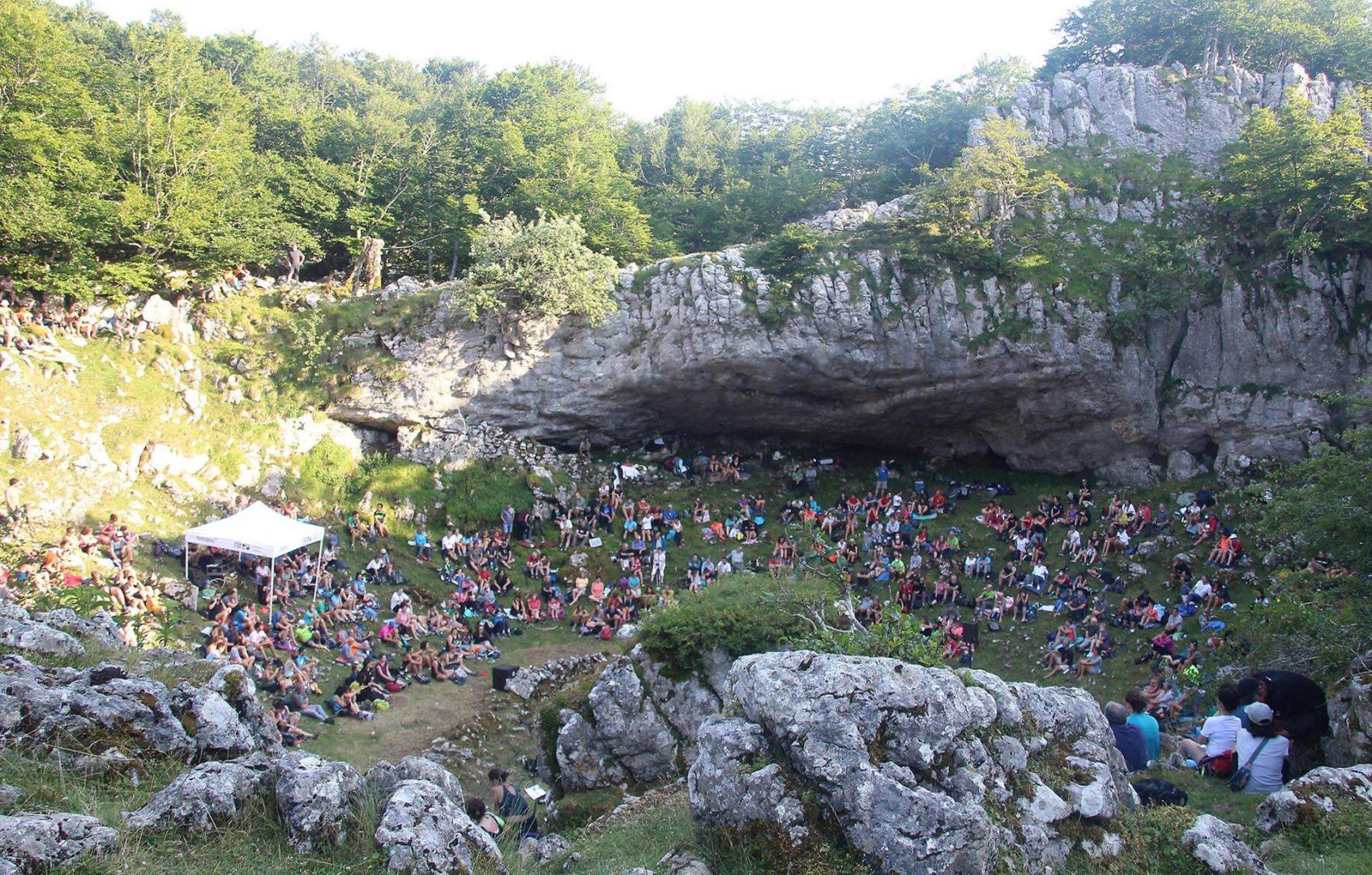 Aizpearron (Aralar) egindako kontzertu bat