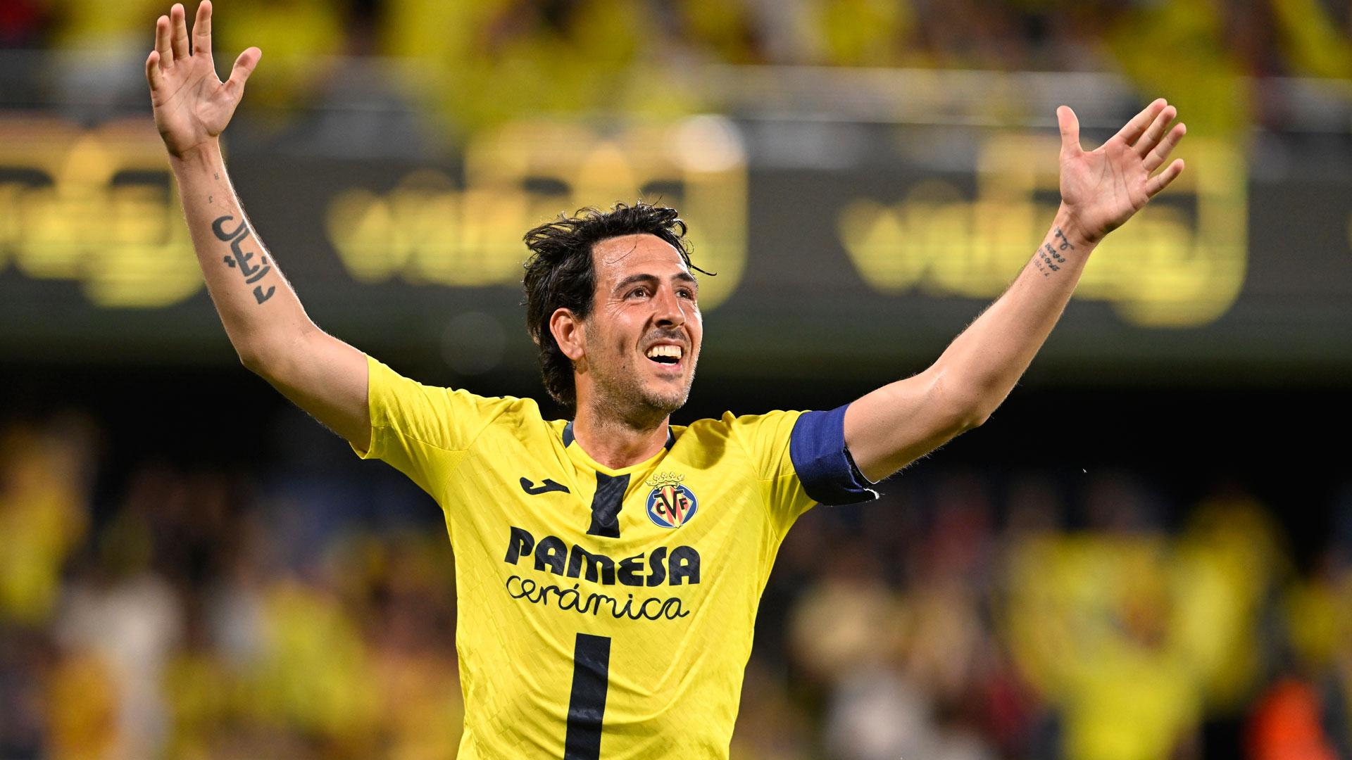El centrocampista del Villarreal Dani Parejo celebra su gol durante su partido de despedida frente al Atlético de Madrid