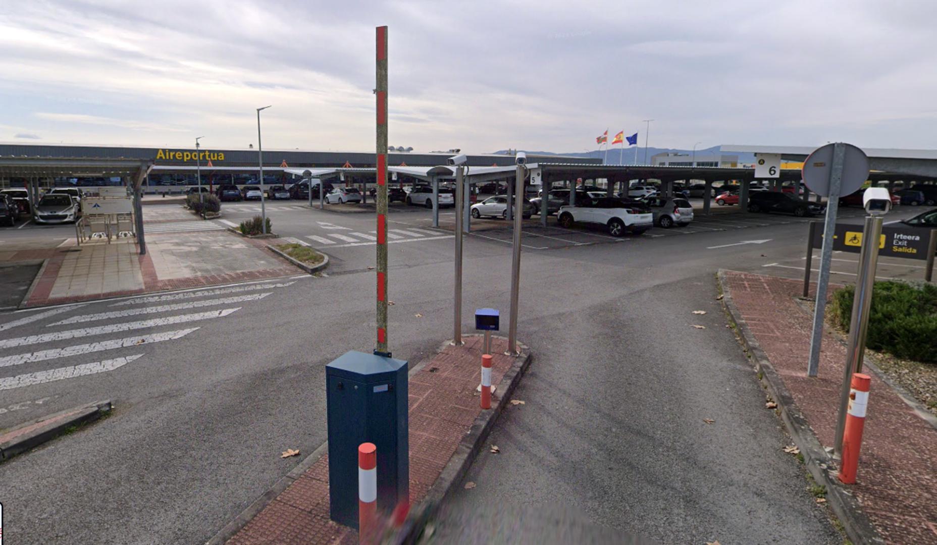 Acceso al aeropuerto de Vitoria, que actualmente es gratuito