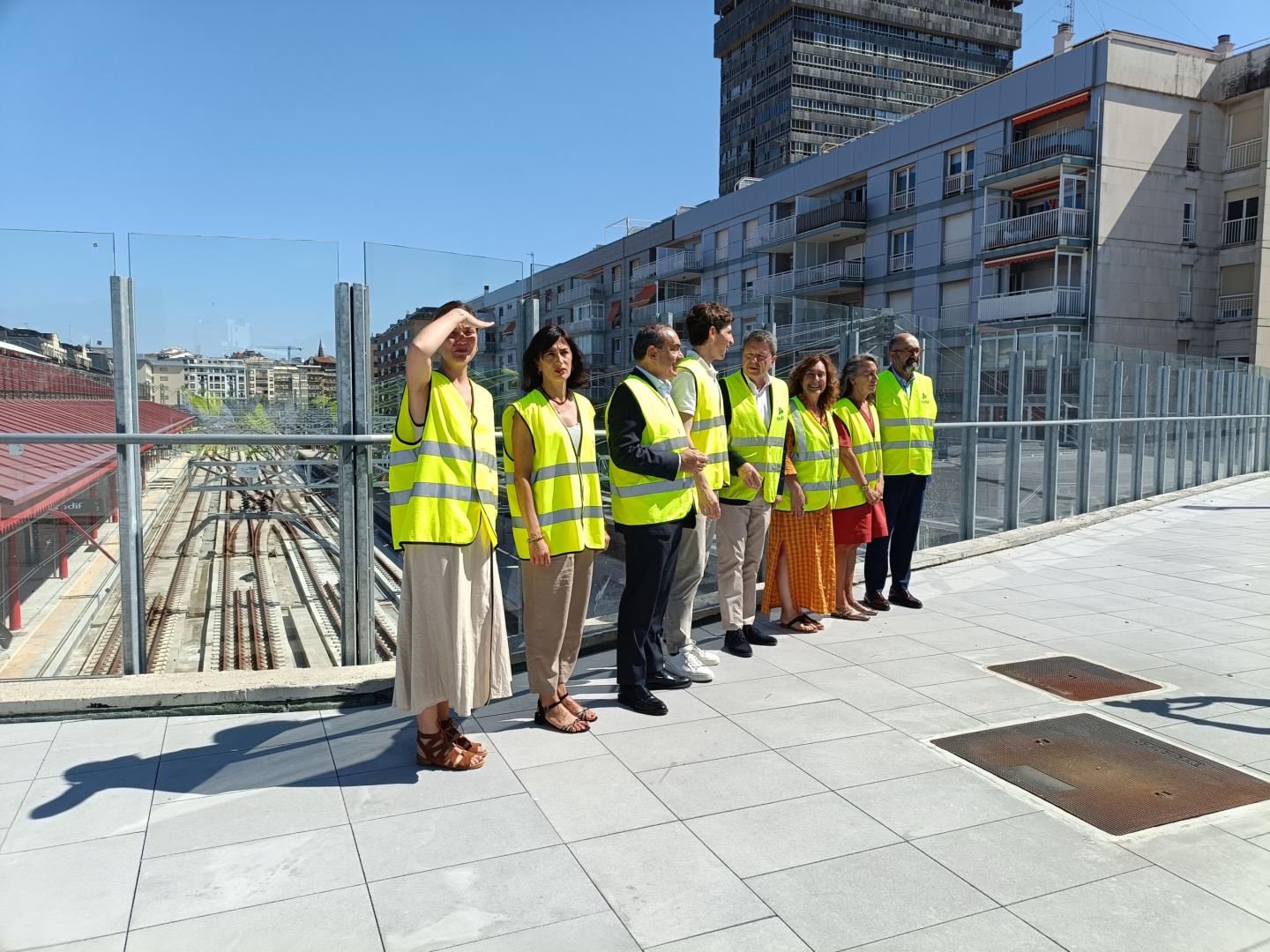 Representantes institucionales visitan las obras de la estación de Atotxa en San Sebastián