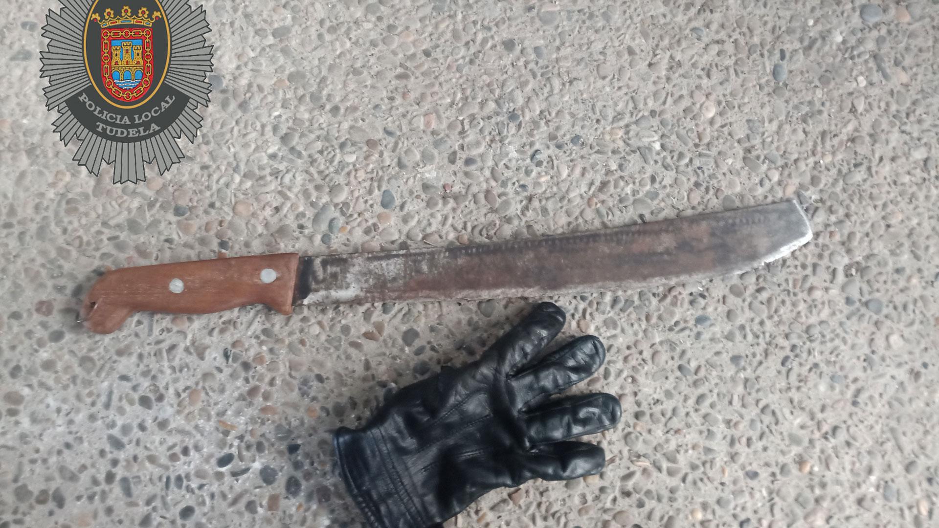 Machete intervenido al joven detenido en Tudela tras una pelea