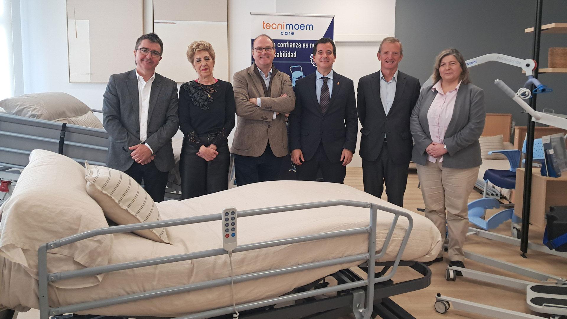 De izquierda a derecha, Javier Aiape director de Estrategia Territorial de Laseme, Yolanda González, alcaldesa de Viana; Enrique Barragán, director general de Tecnimoem Care; el consejero Mikel Irujo; Iñaki Larraya, director gerente de Sodena y María Luisa Elguea, gerente de Laseme