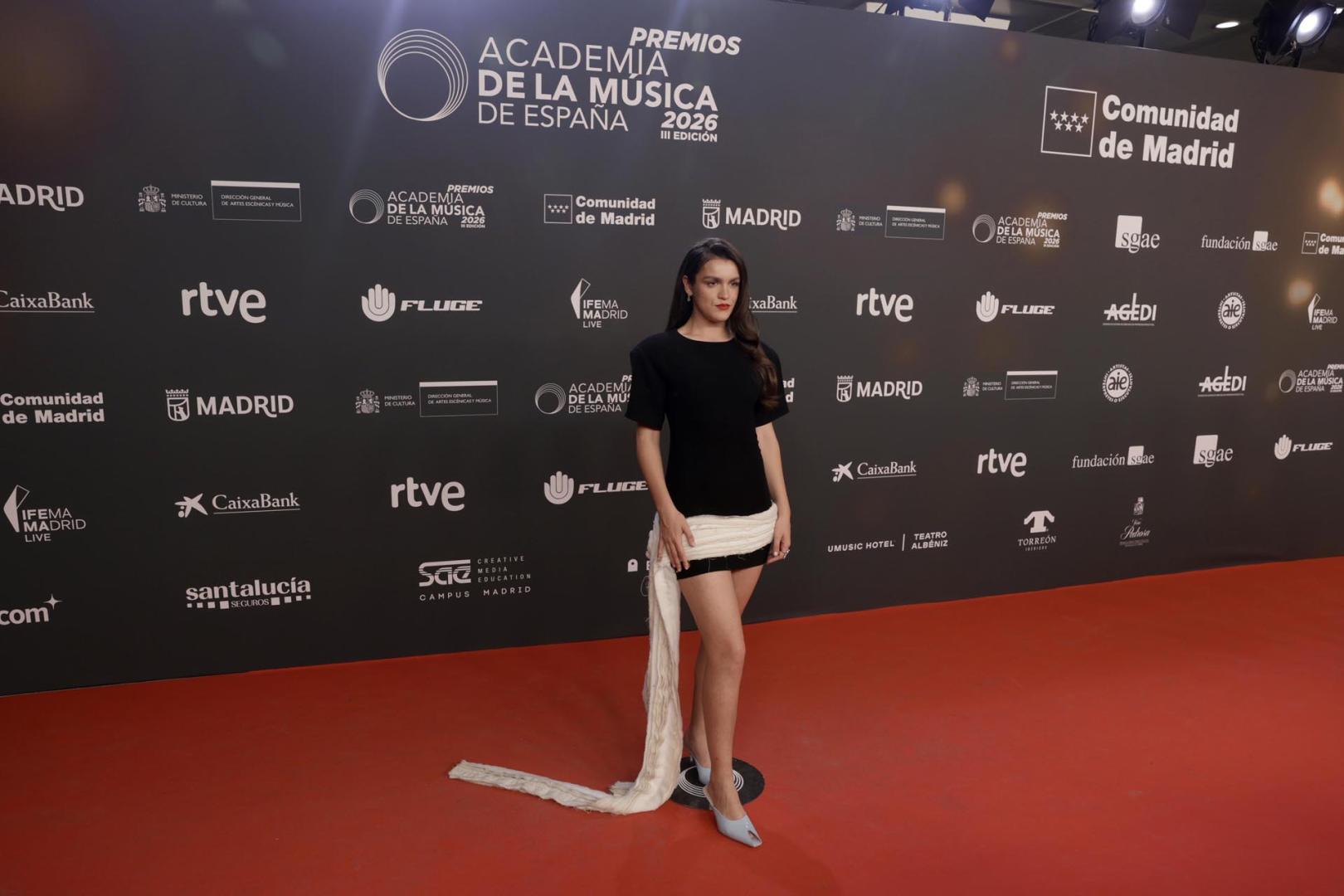 Amaia posa a su llegada a la gala de entrega de la III edición de los Premios de la Academia de la Música de España