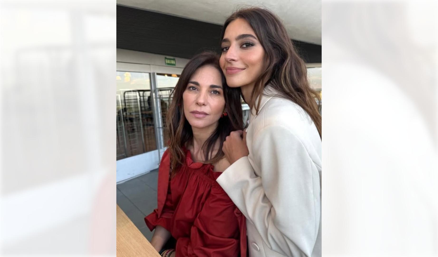 Imagen de la estella Mariló Montero junto a su hija Rocío Crusset