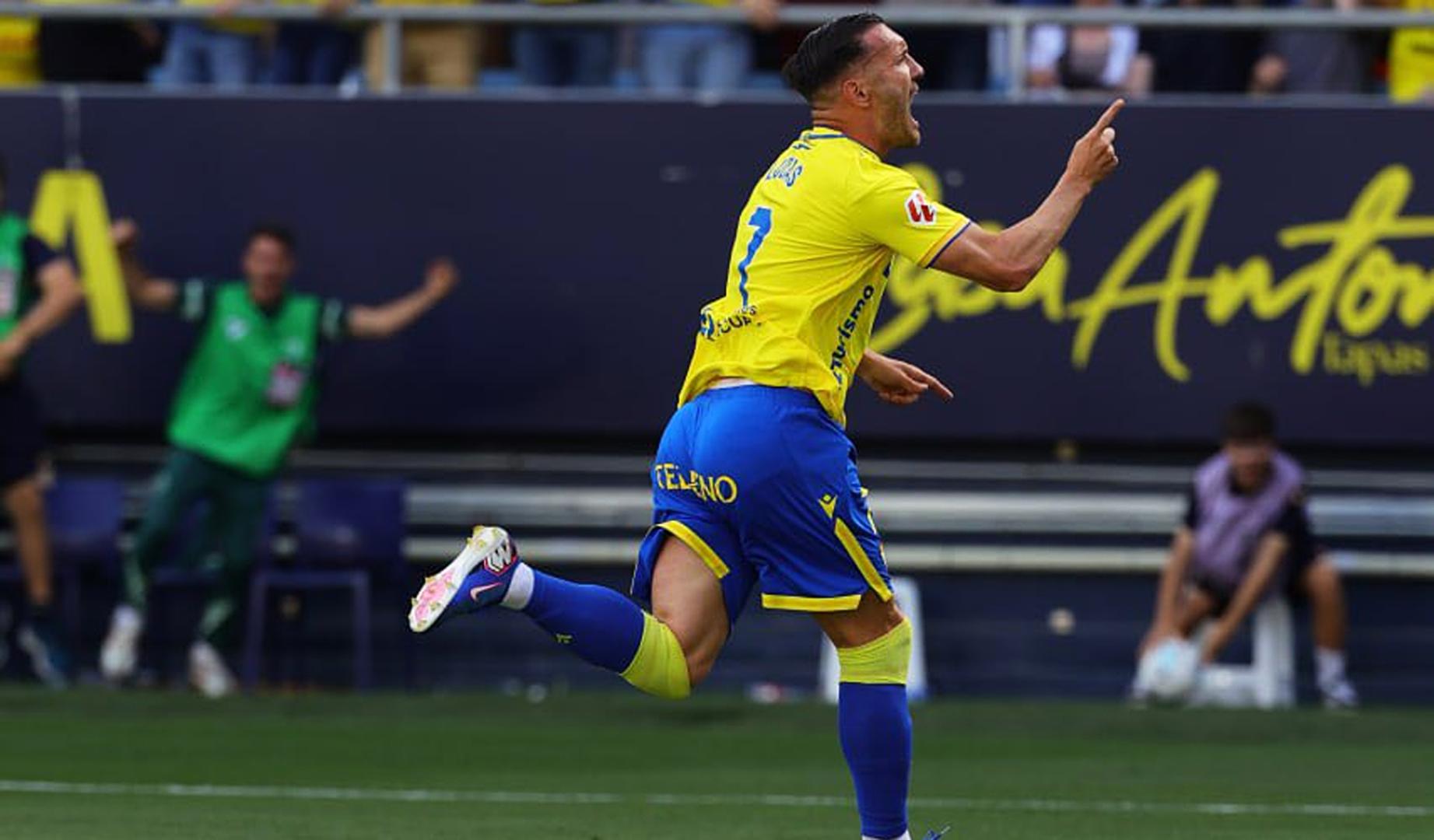 Lucas Pérez celebra el 1-0 del Cádiz contra el Leganés en la penúltima jornada de LaLiga Hypermotion