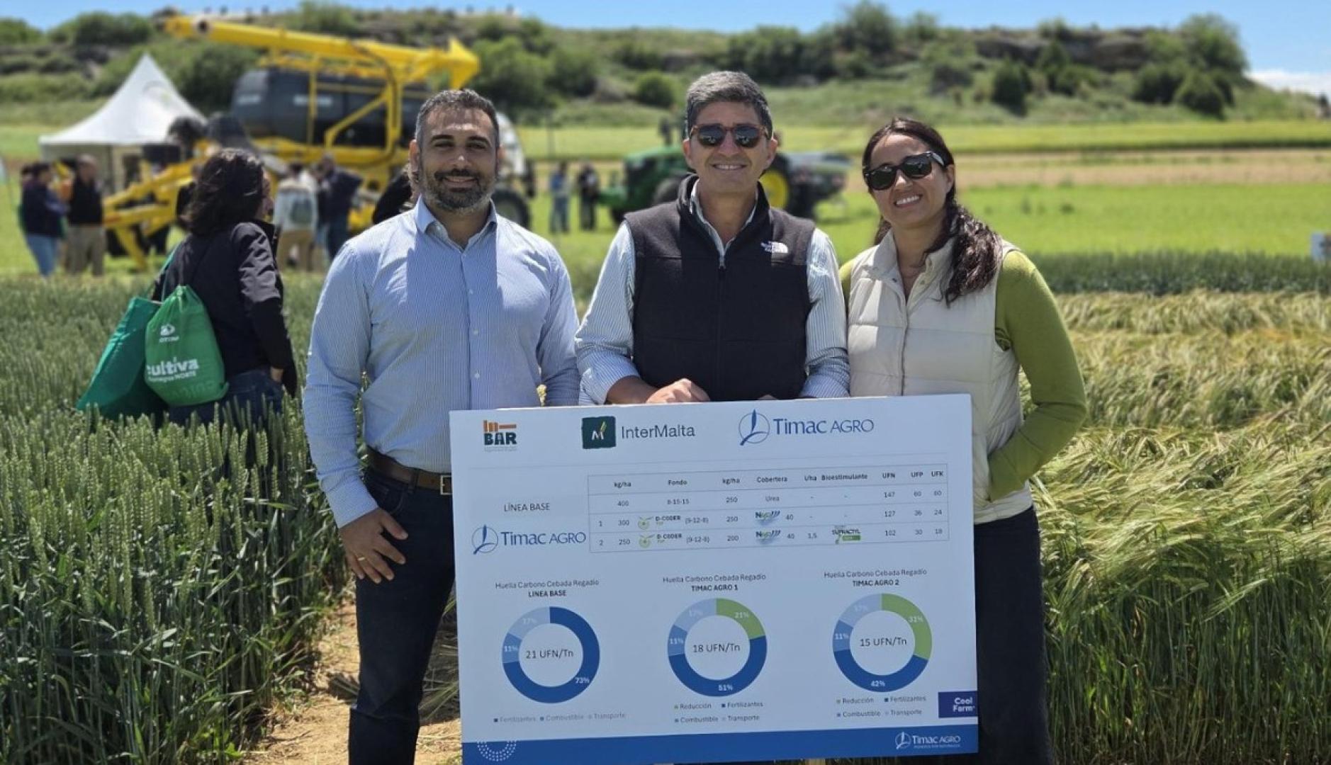 El Marketing Manager de TIMAC AGRO, Diego Juárez; el Barley Development Manager en Intermalta, Rafael Eraso, y la Barley Sustainability Manager en Intermalta, Ana Martín