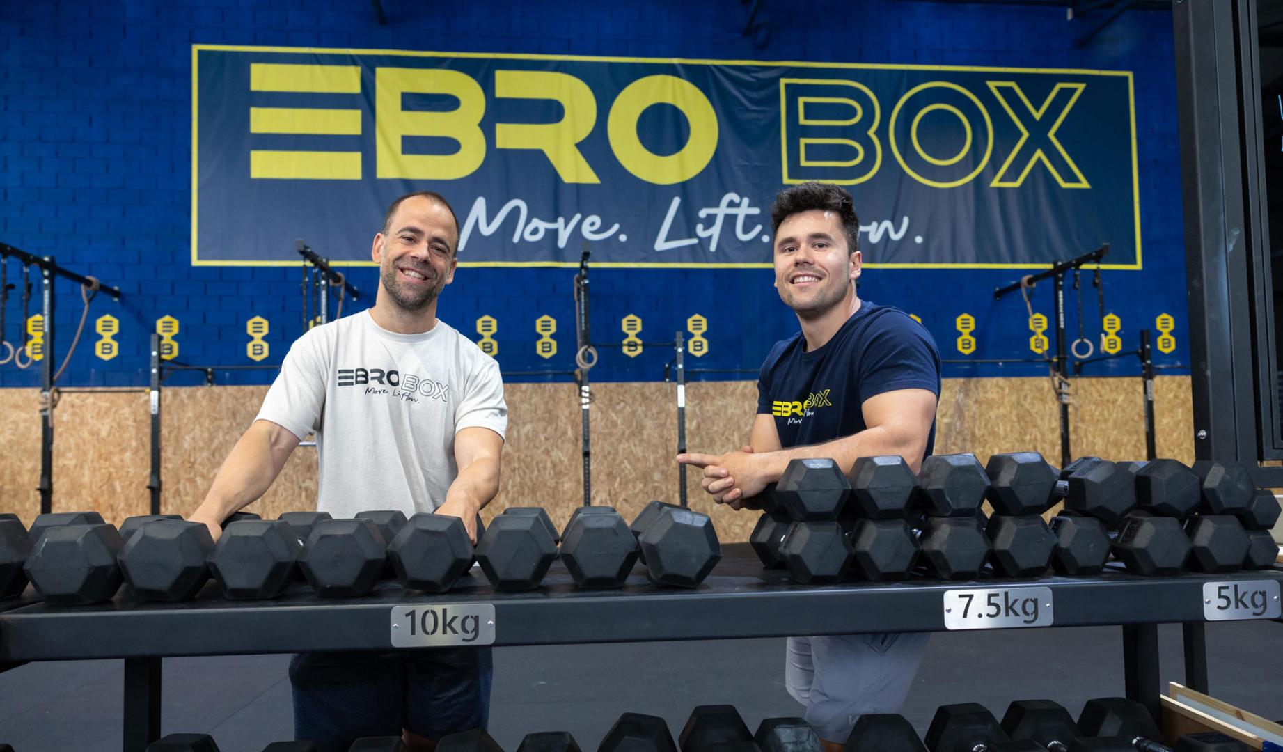 De izda. a dcha, Miguel Soldevilla y César Marcilla, en las instalaciones de Ebro Box