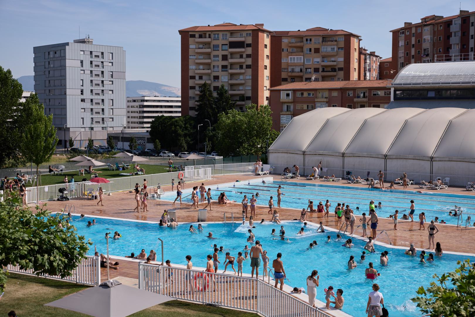 Vista general del Club de Tenis de Pamplona el viernes 29 de mayo, en plena ola de calor