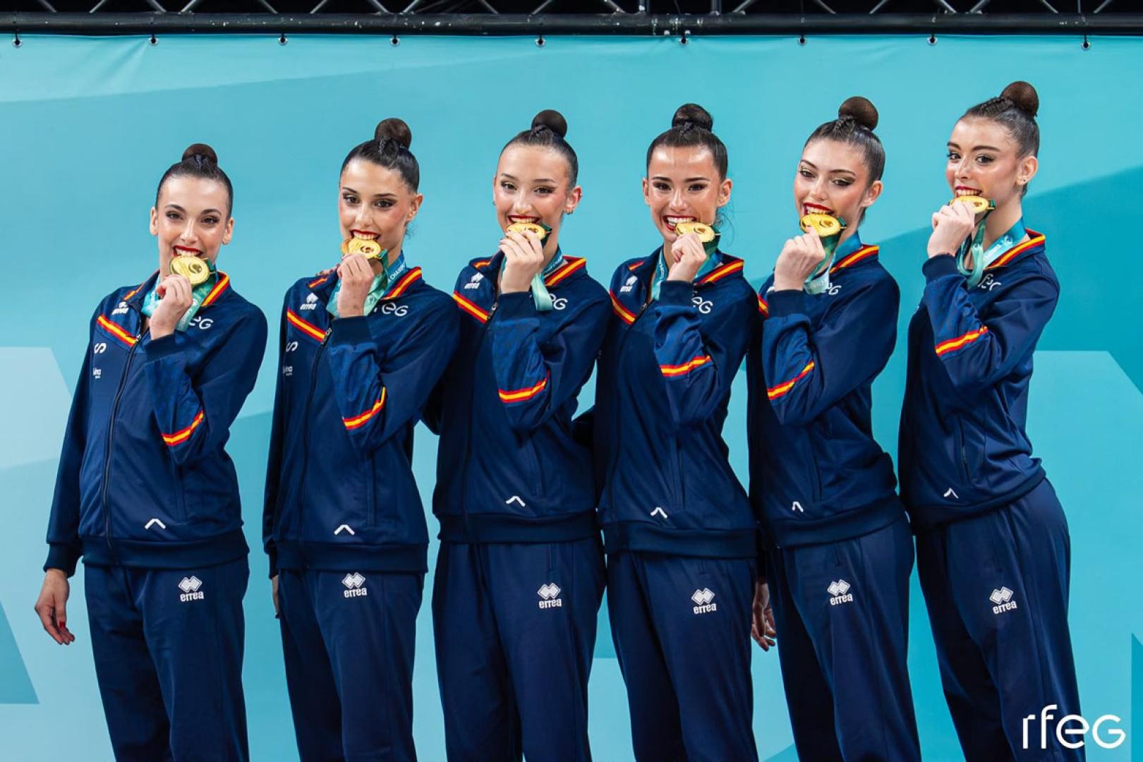 Las gimnastas españolas, con las medallas de oro