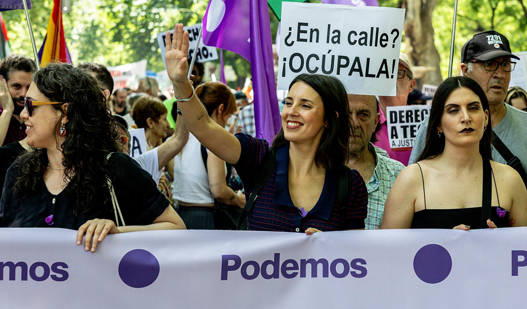 La secretaria política de Podemos y eurodiputada, Irene Montero (centro), durante una manifestación en defensa del derecho al acceso a la vivienda