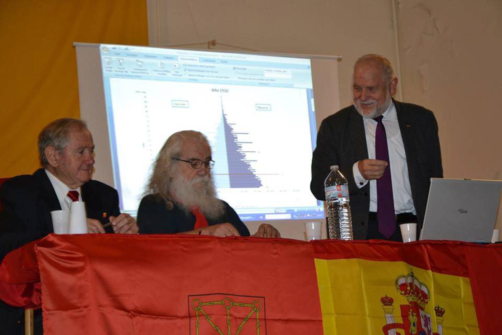 José María Oliver, Pedro Meca y Jesús Hernández Aristu, durante unas jornadas culturales en París