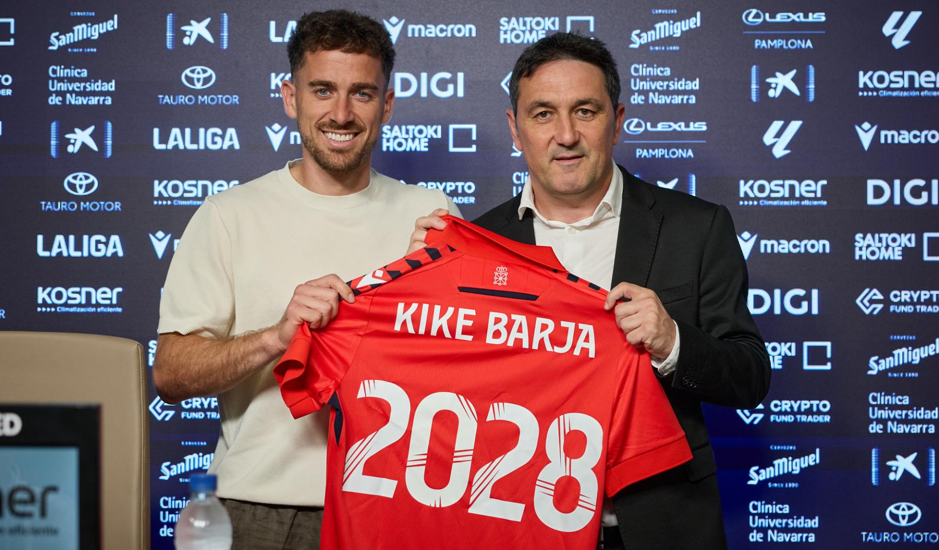 Kike Barja y Braulio Vázquez durante la renovación del extremo