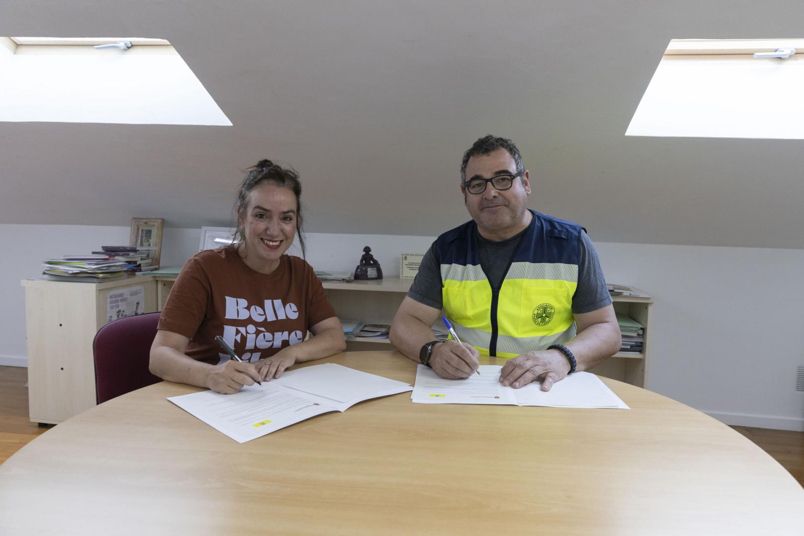 Firma DYA convenio sube y baja