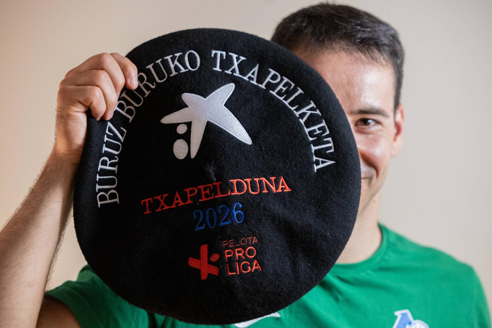 Darío Gómez, con la txapela de campeón.