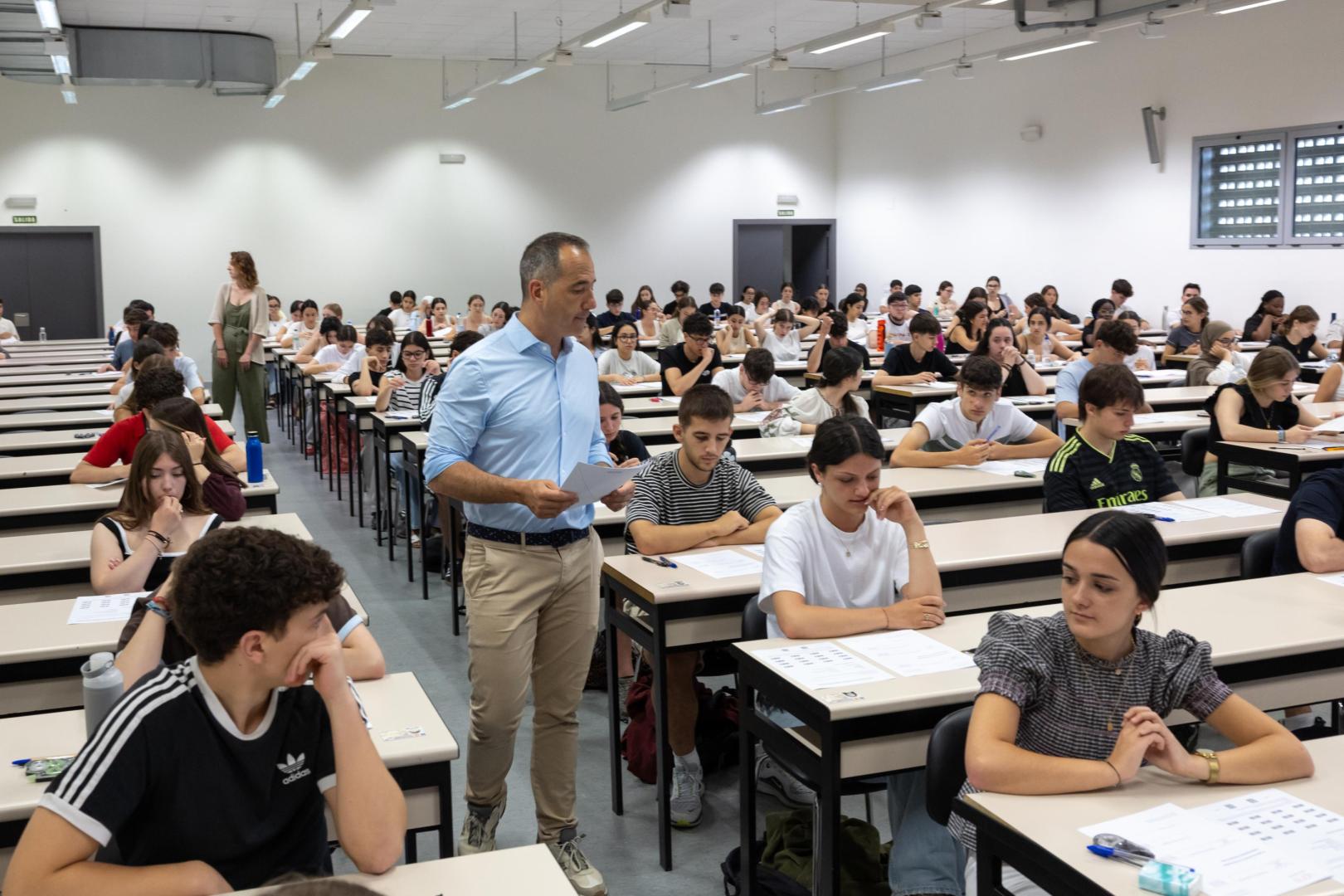 Alumnos de Bachillerato, examinándose de la PAU en Tudela.