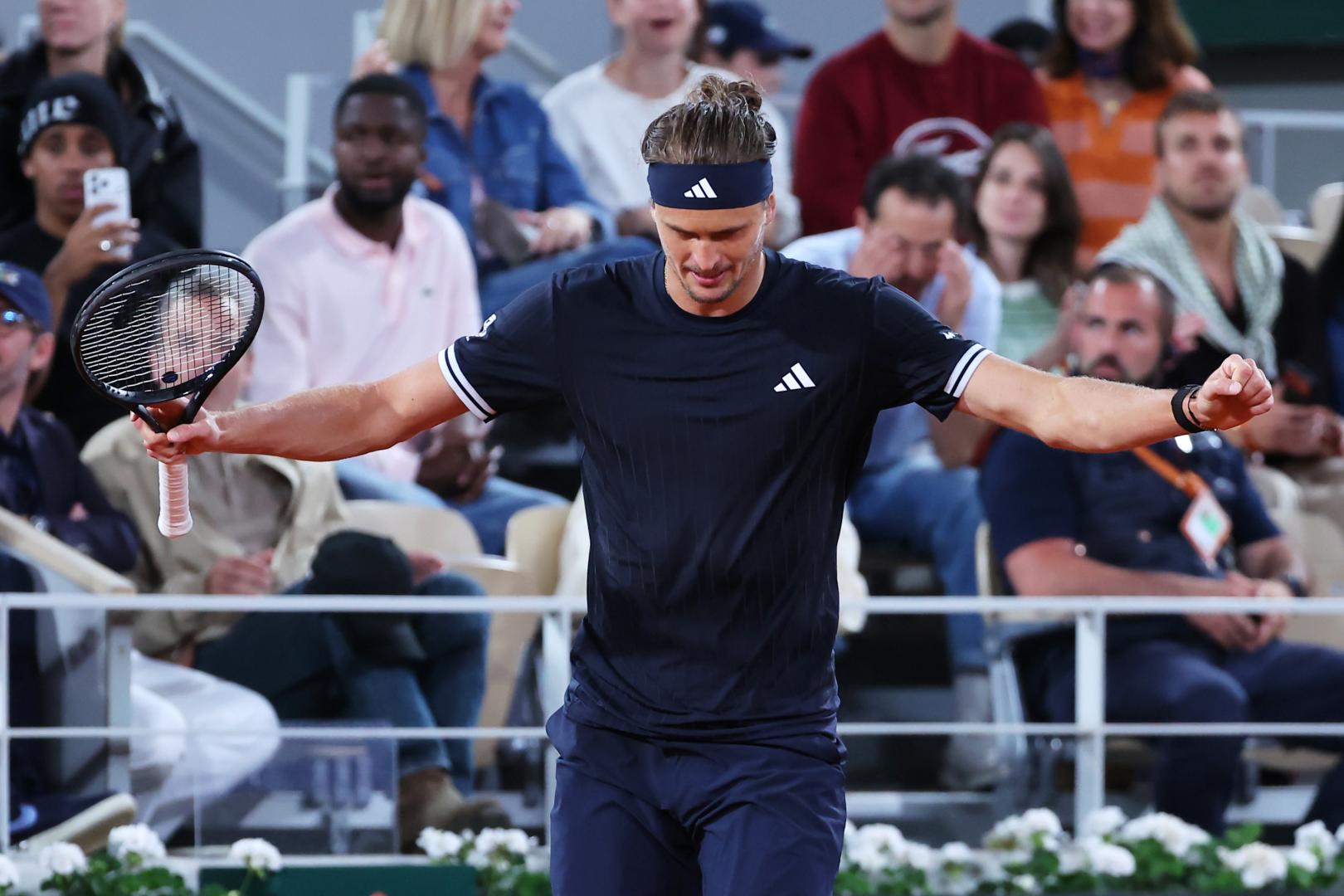 Alexander Zverev celebra su pase a las semifinales de Roland Garros