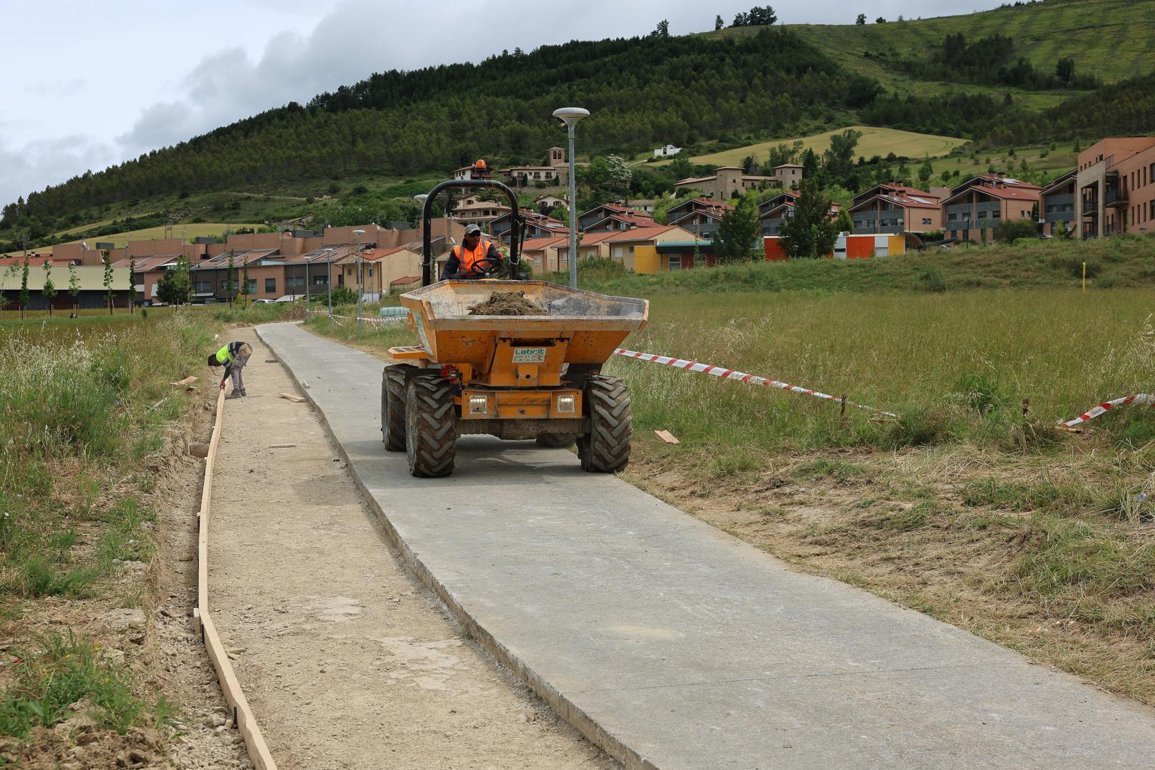 Trabajos en marcha para el carril bici en la parte de Olloki