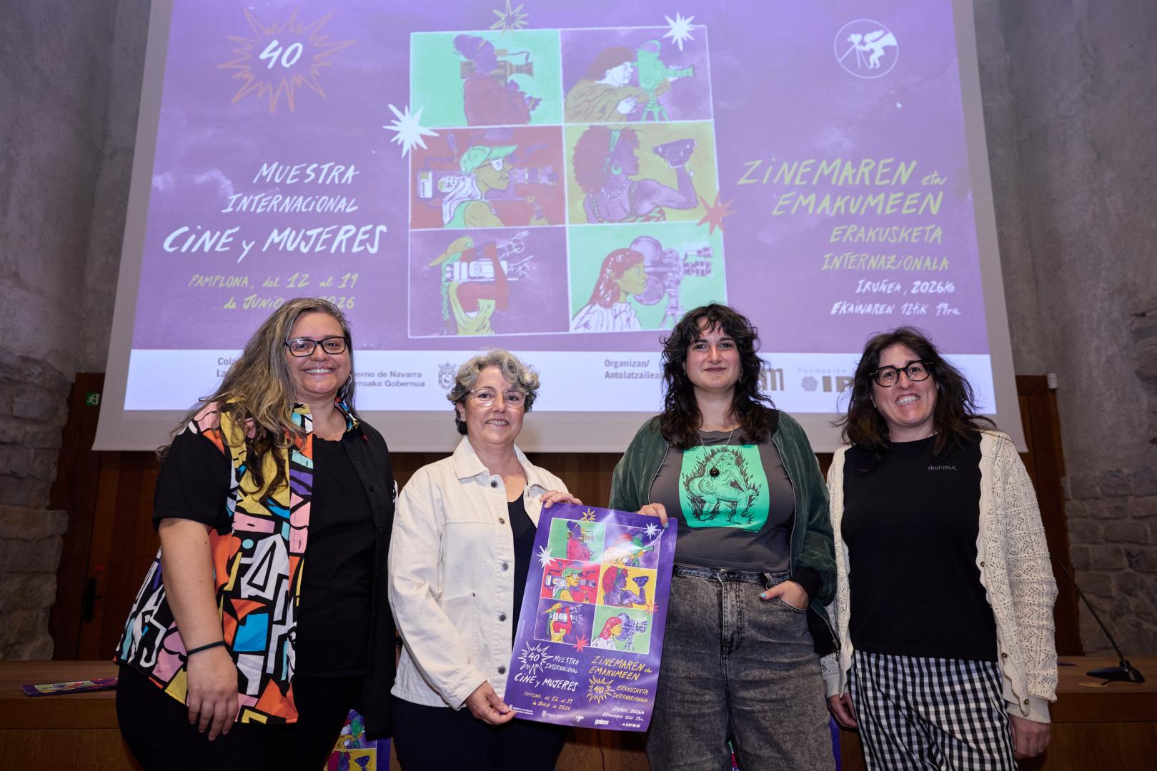 Magdalena Piñeyro y Begoña Arrondo, de IPES; la autora del cartel, Andrea Ganuza, y Marta Artica, de Golem, en la presentación