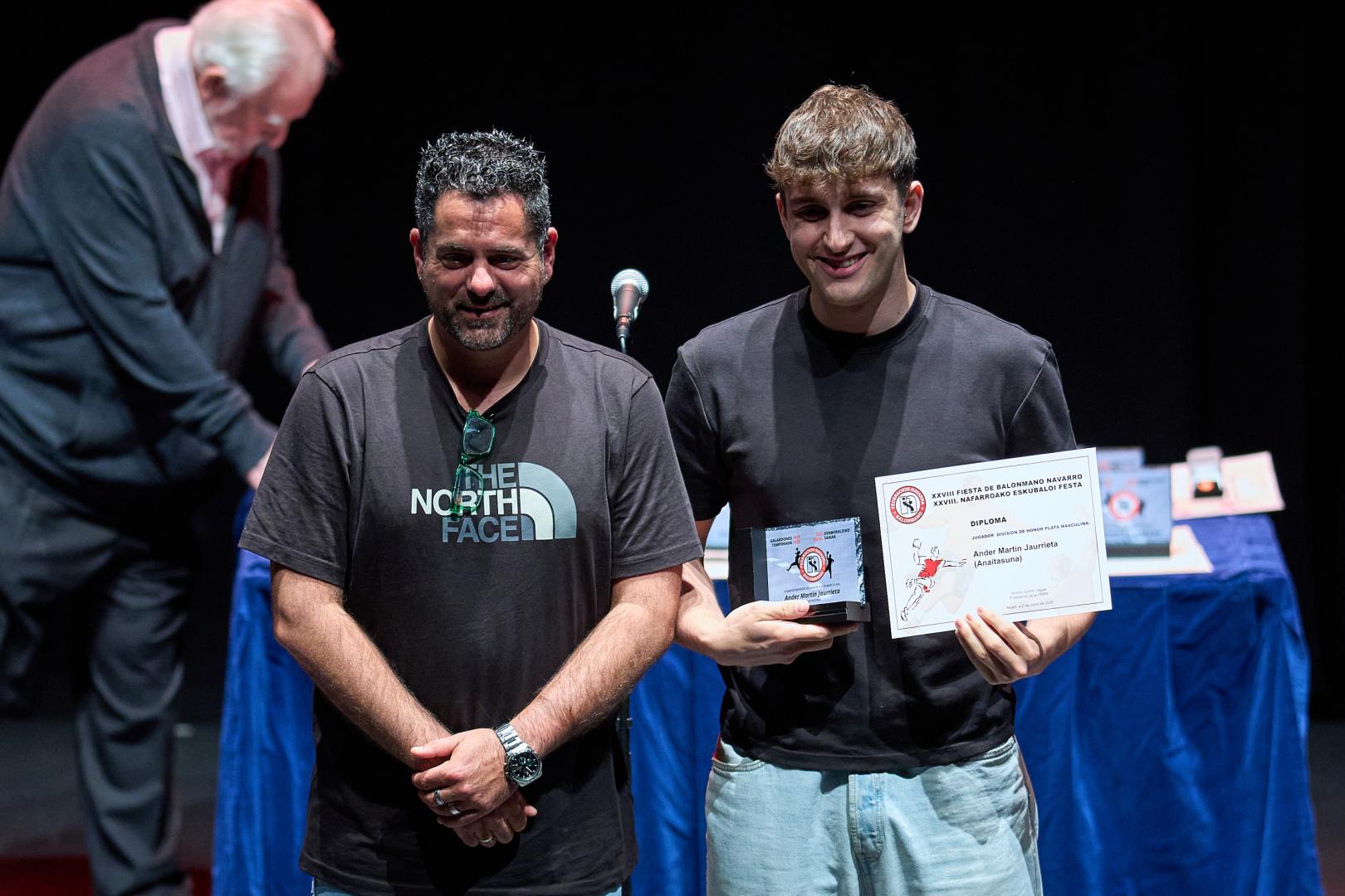 Ander Martín, meta de Anaitasuna, galardonado como el mejor en la División de Honor Plata masculina esta campaña