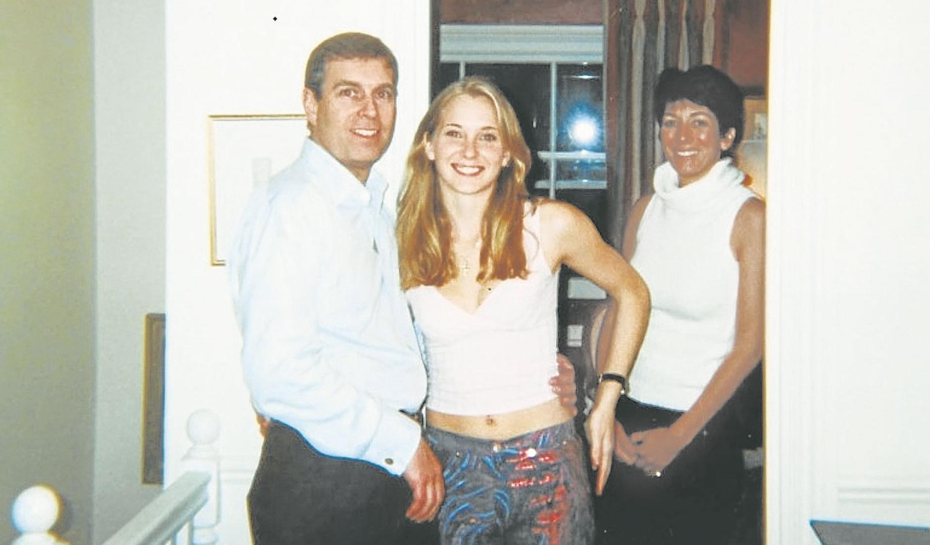 Virginia Giuffre, junto al Príncipe Andrés y Ghislaine Maxwell, expareja de Epstein