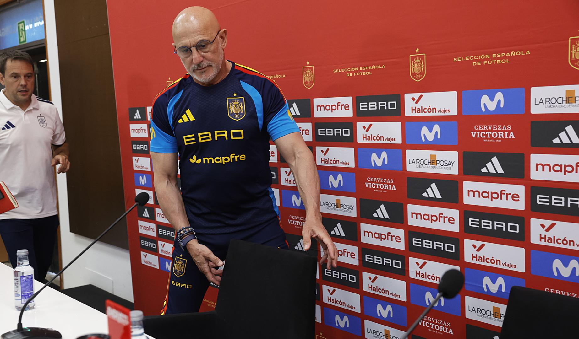 El entrenador de la selección española, Luis de la Fuente, durante la rueda de prensa posterior al entrenamiento realizado este miércoles en la Ciudad del Fútbol de Las Rozas