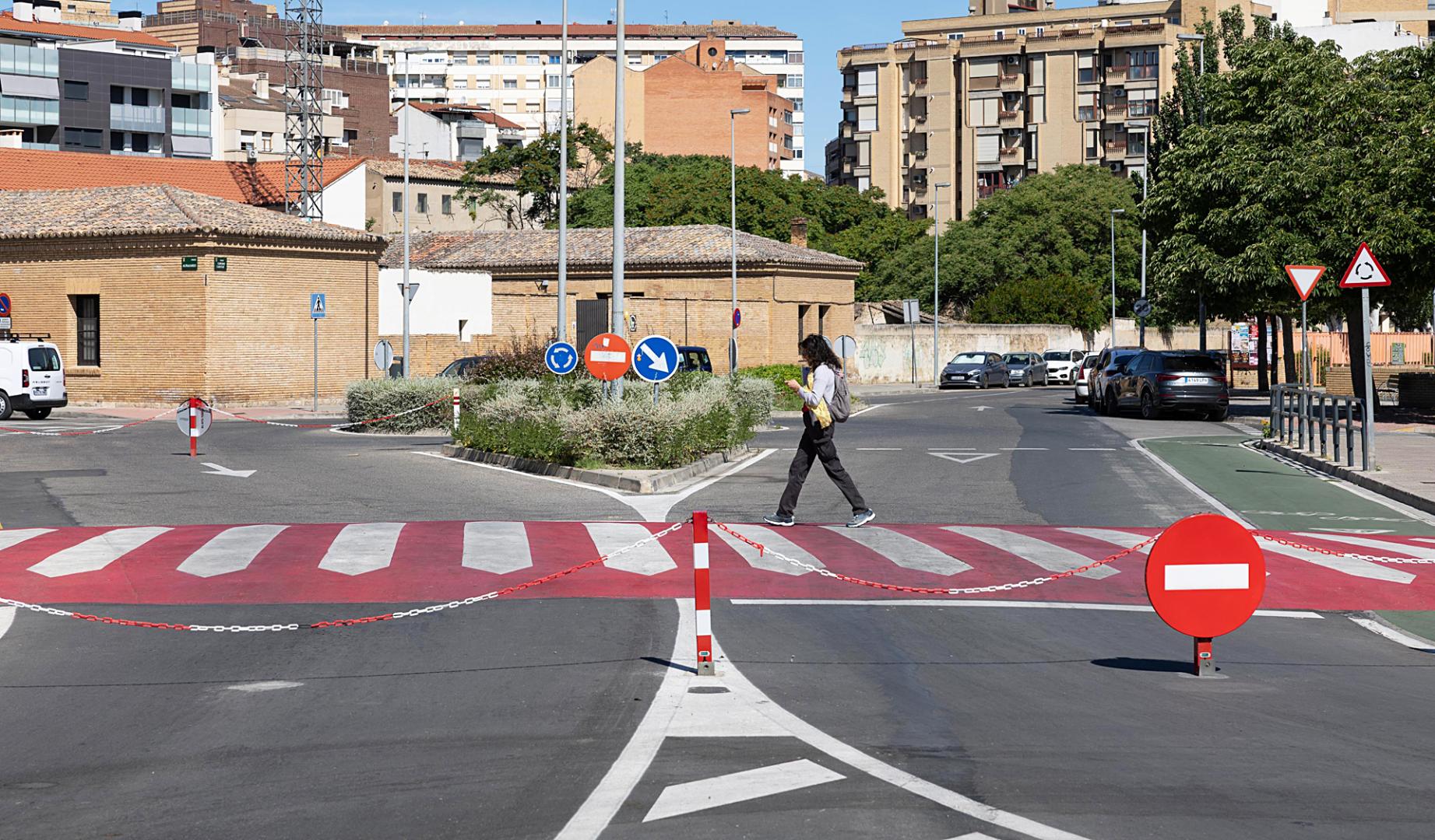 Paso de peatones cortado junto al colegio de Griseras