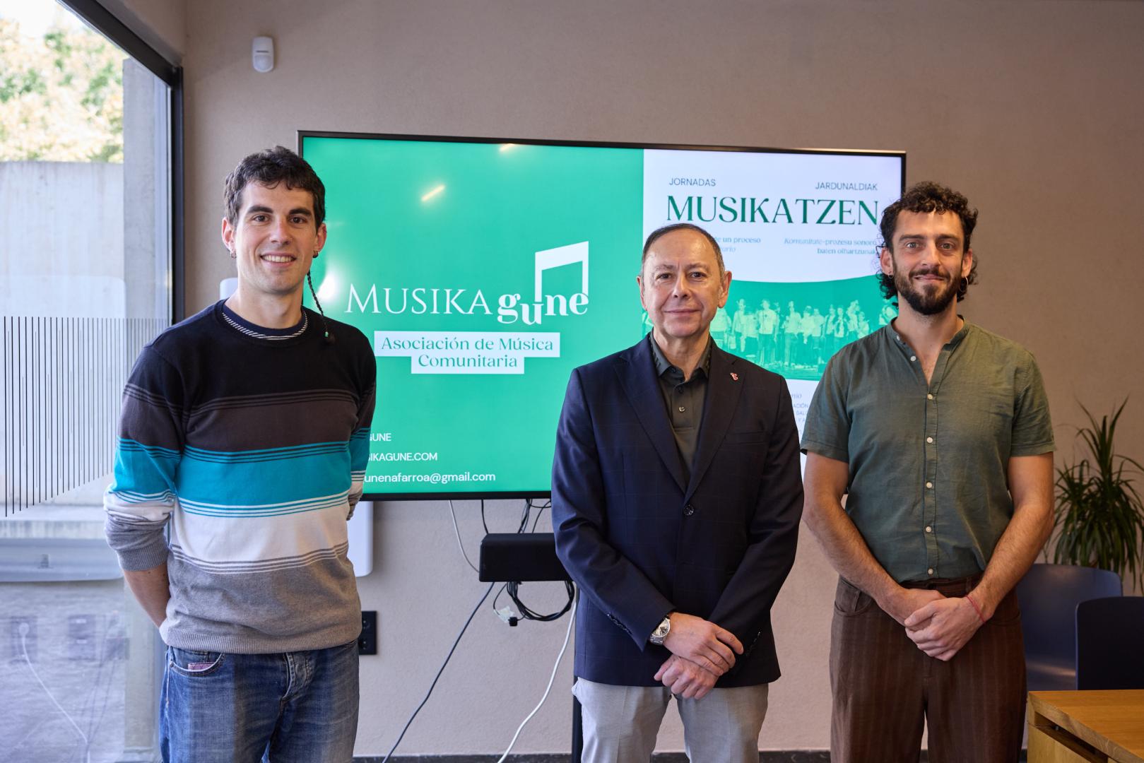 De izquierda a derecha: Iñigo Mikeleiz Berrade, José Ángel Andrés y Miguel Nuño Viguria ayer en la presentación de las ‘Jornadas Musikatzen’.