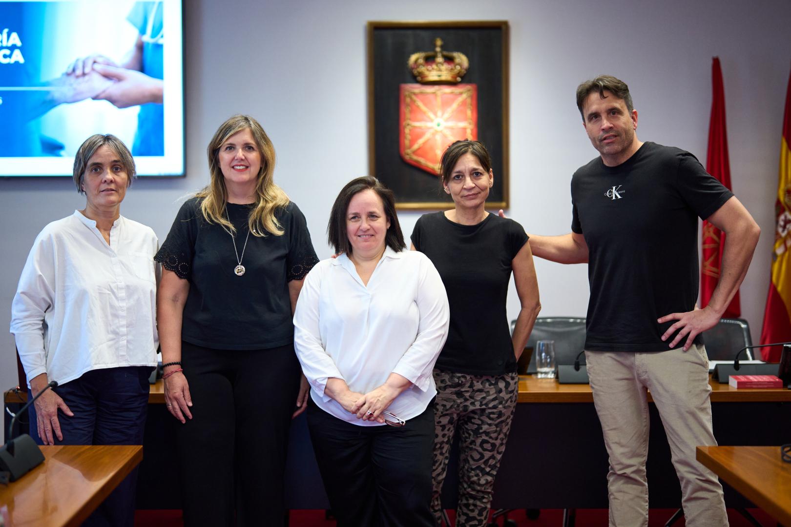 Izda a dcha: Ana Aríztegui (Colegio), Josune Silanes (SATSE), Pilar Sola (Colegio), Cristina Ibáñez (jefa Unidad) y Pedro Aicua (SATSE).