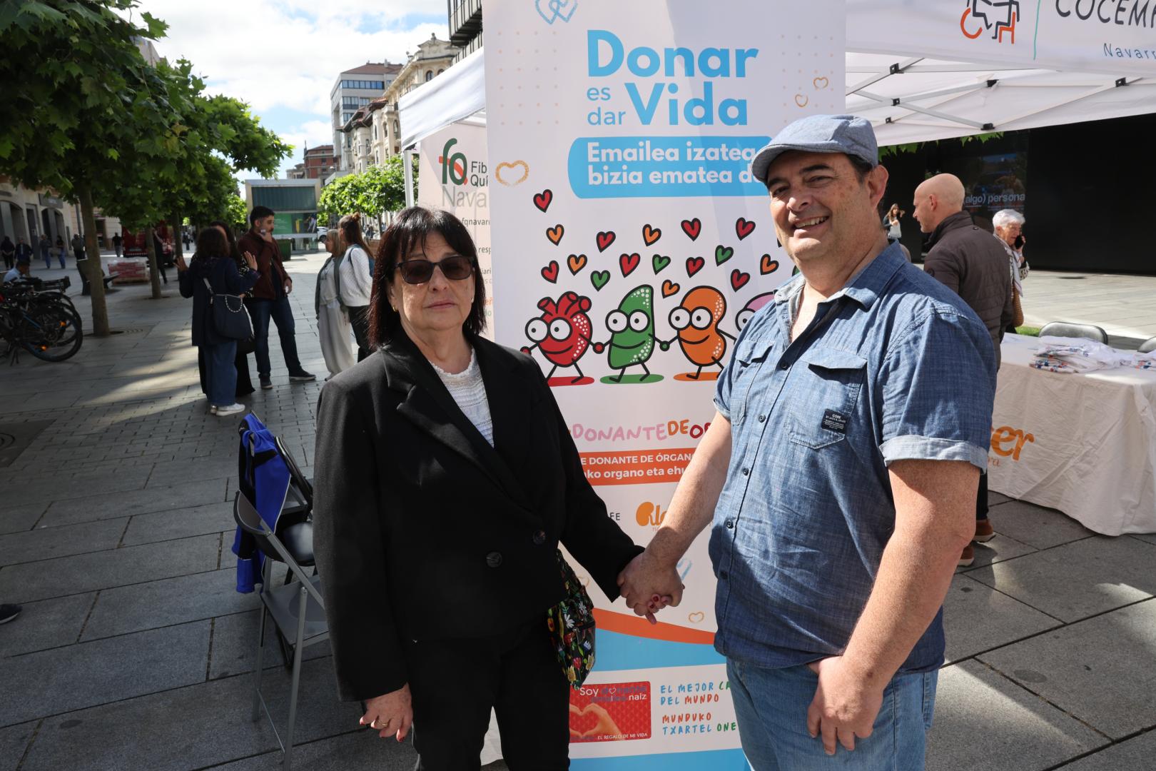 Charo Baztán Martínez junto a su hijo, Alberto Lusarreta Baztán, a quien donó un riñón