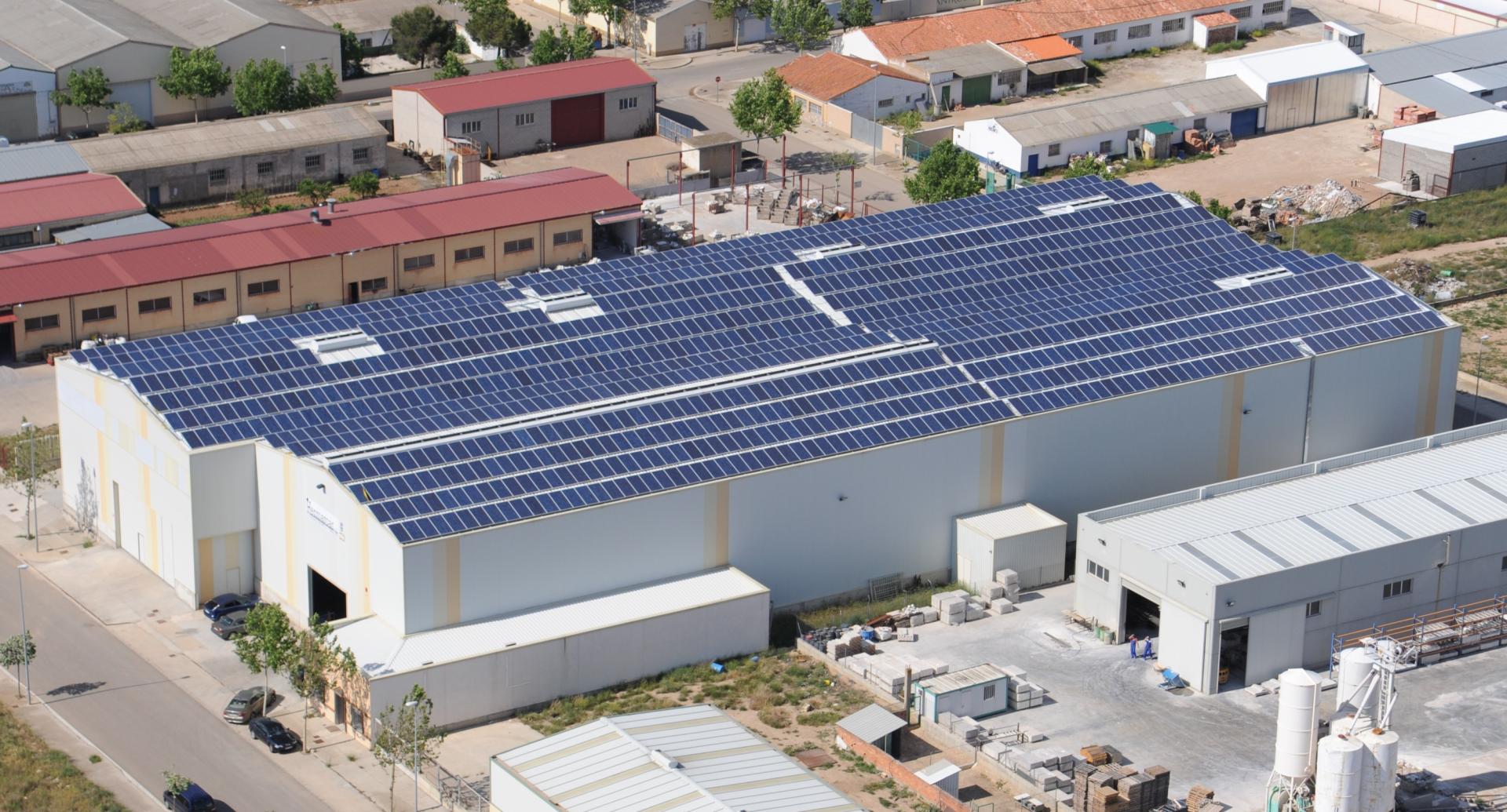 Instalación solar sobre una empresa