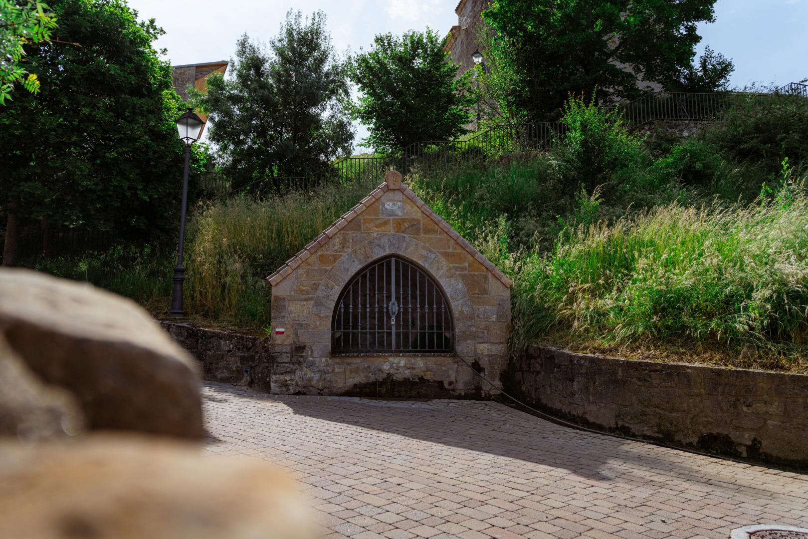 Fuente gótica medieval de Ardanaz