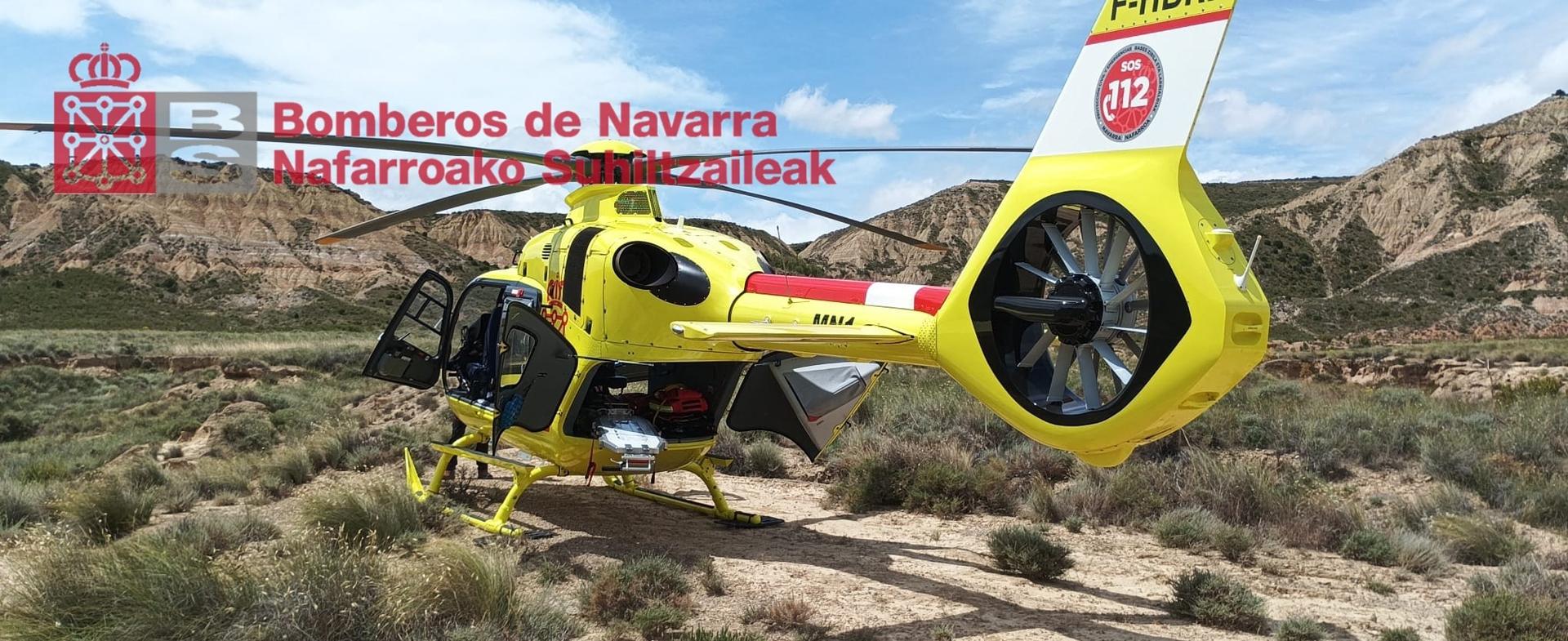 La mujer ha sido trasladada al HUN en un helicóptero medicalizado