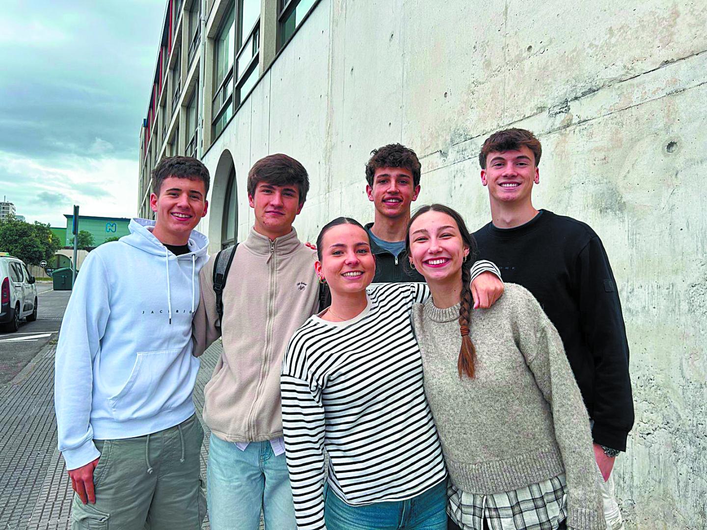 Arriba: Juan Pablo Ganuza, Javier de Carlos Bergara y Telmo Vera Tortajada. Abajo:  Mireia Iriarte González y Nahia Arraiza Artigas.