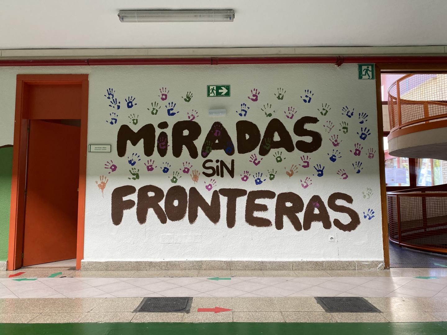 Mensaje en el mural del colegio