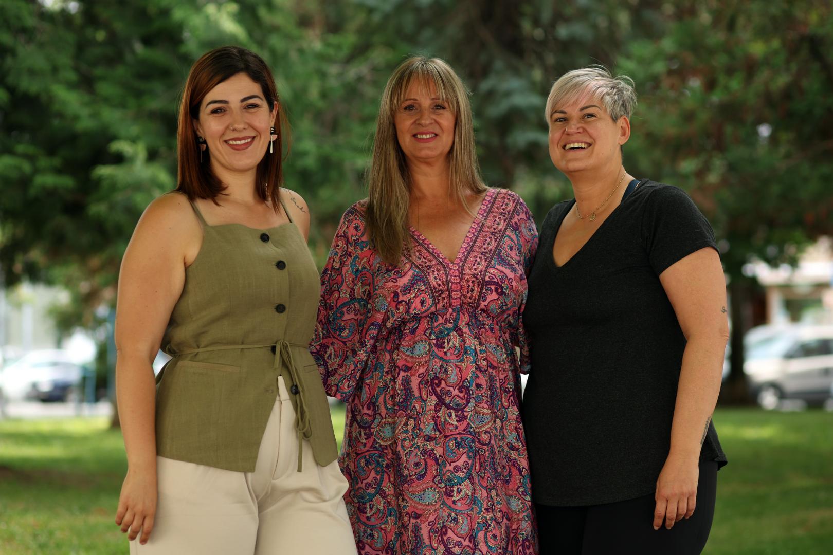 De izda a dcha, las fundadoras de la asociación Alidena: Ane Sánchez Jiménez (presidenta), Kontxi Arroyo Hermosilla (tesorera) y Estela Gómez Catalán (vicepresidenta), ayer en Barañain.