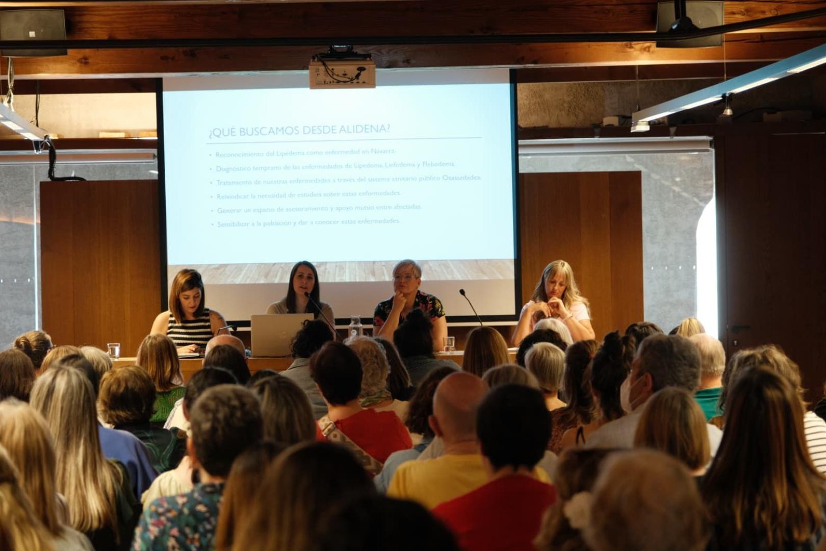 Más de 150 personas acudieron a la presentación de la asociación Alidena en el Civivox Condestable el viernes 5 de junio.