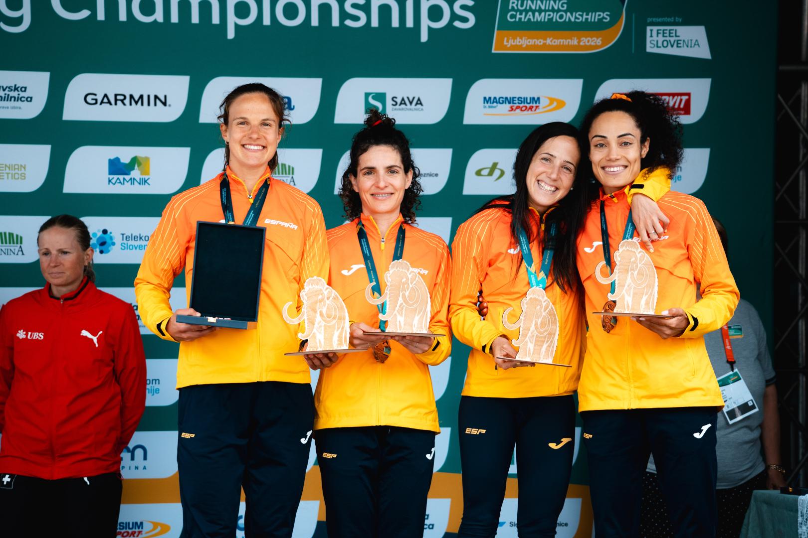 La Chica, Martínez, Inés Astráin y Rharssalla, en el podio del Europeo