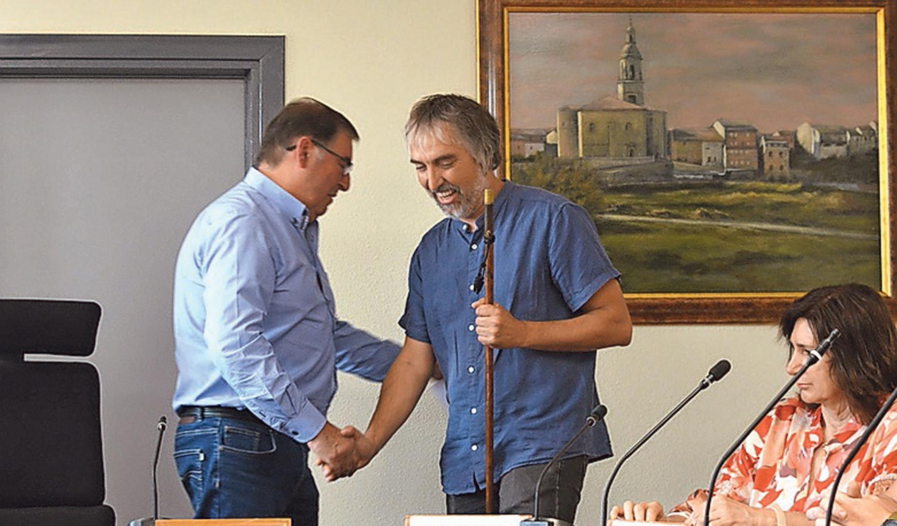 Javier Martínez, con la vara de mando de alcalde