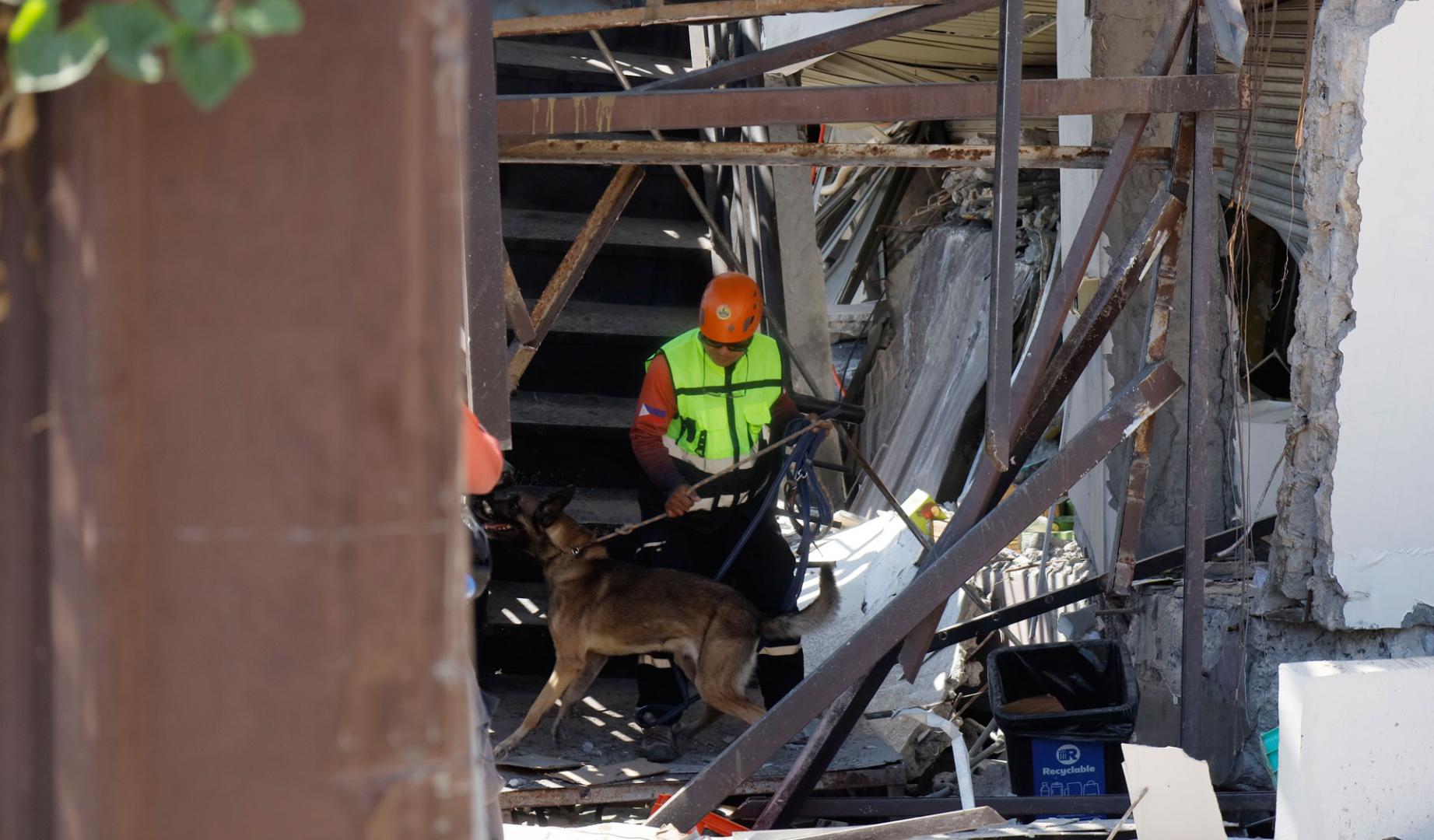Los equipos de rescate trabajan ahora entre los escombros por si pudiera haber alguna víctima mortal más