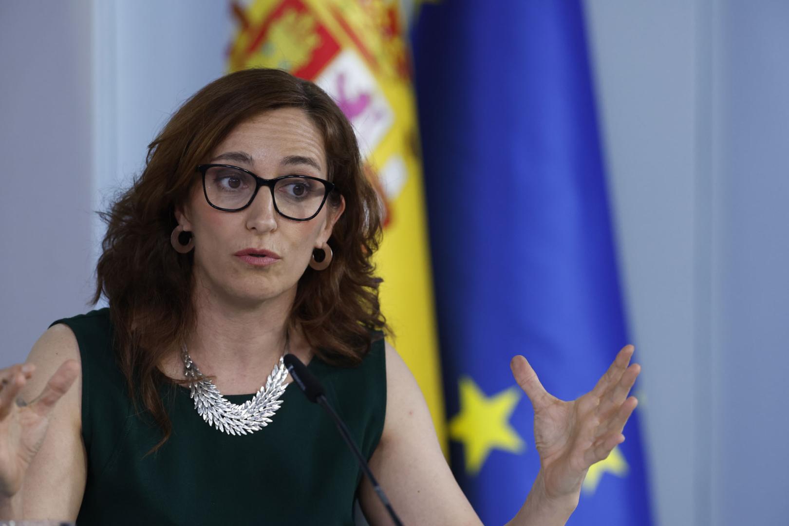 La ministra de Sanidad, Mónica García, durante la rueda de prensa posterior a la reunión del Consejo de Ministros este martes