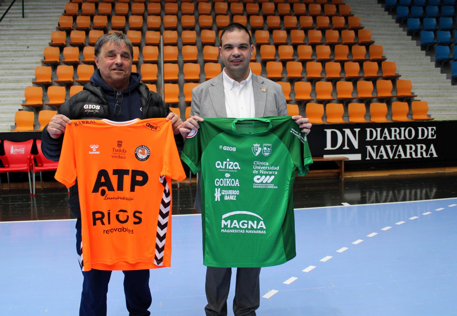 Tatono Arregui, presidente del Xota, y Ramón Lázaro, presidente del ATP Ribera, en un acto anterior en Anaitasuna