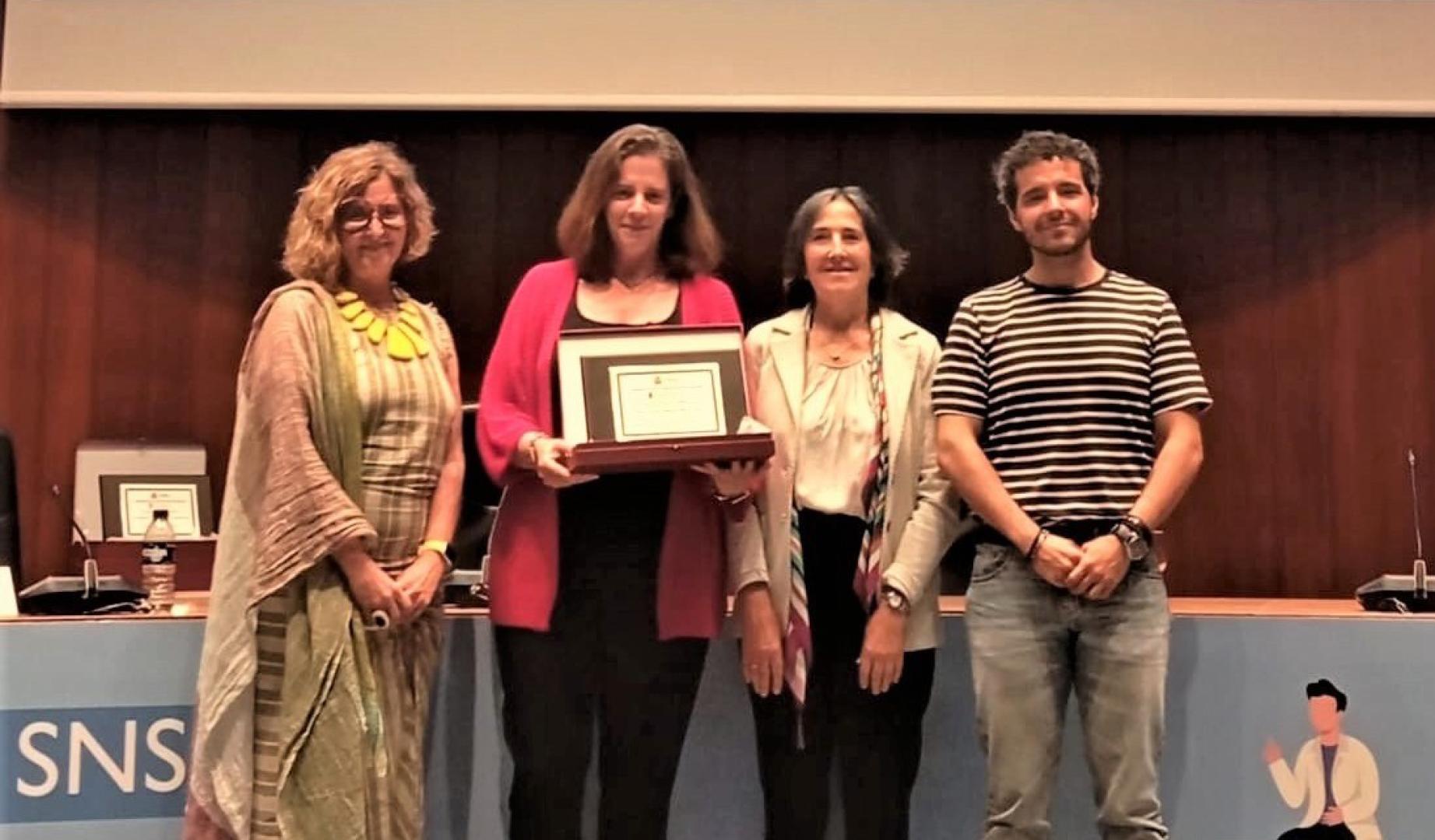 Eli Burillo y María Chueca del HUN, en el centro de la imagen, recogieron el reconocimiento del Ministerio de Sanidad