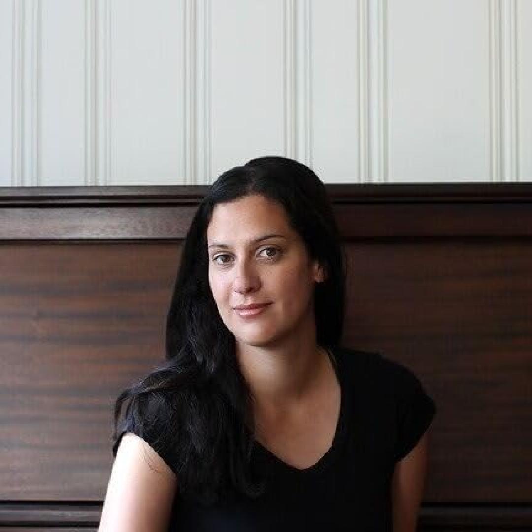 La escritora canadiense Elle Kennedy.