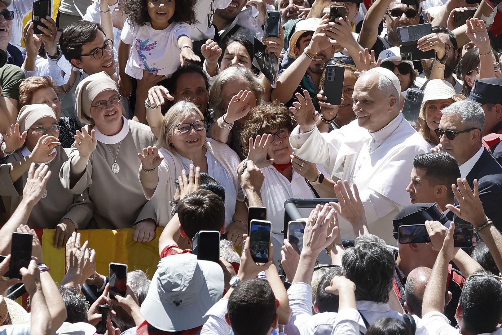 El papa León XIV a su llegada a la Abadía de Nuestra Señora de Montserrat